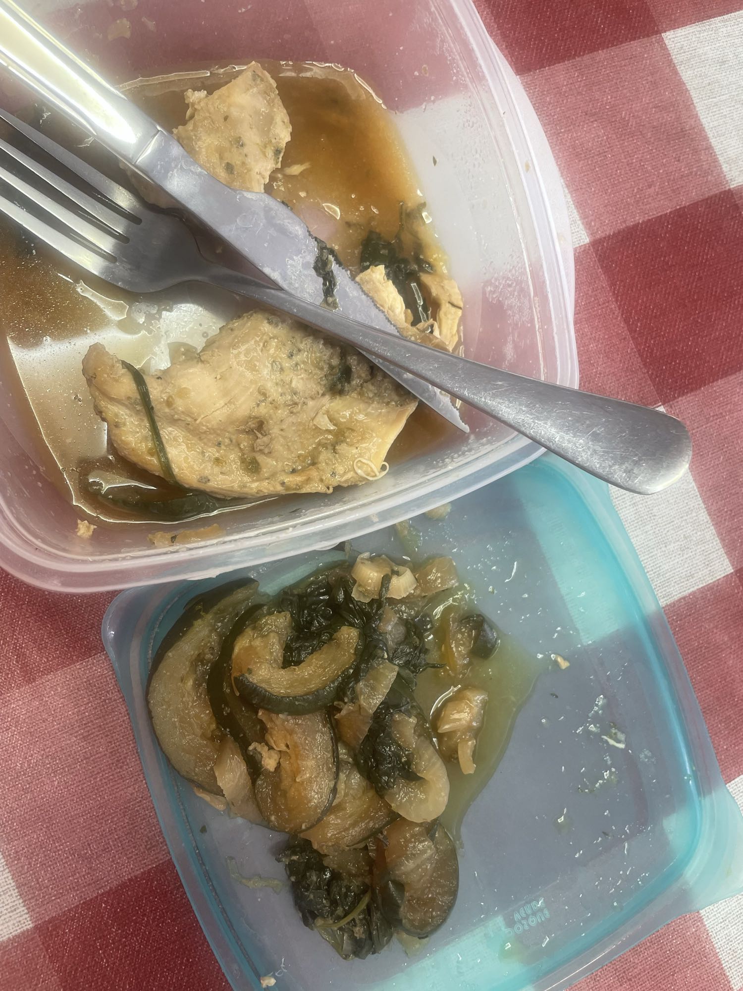 Pollo con calabacín y espinaca