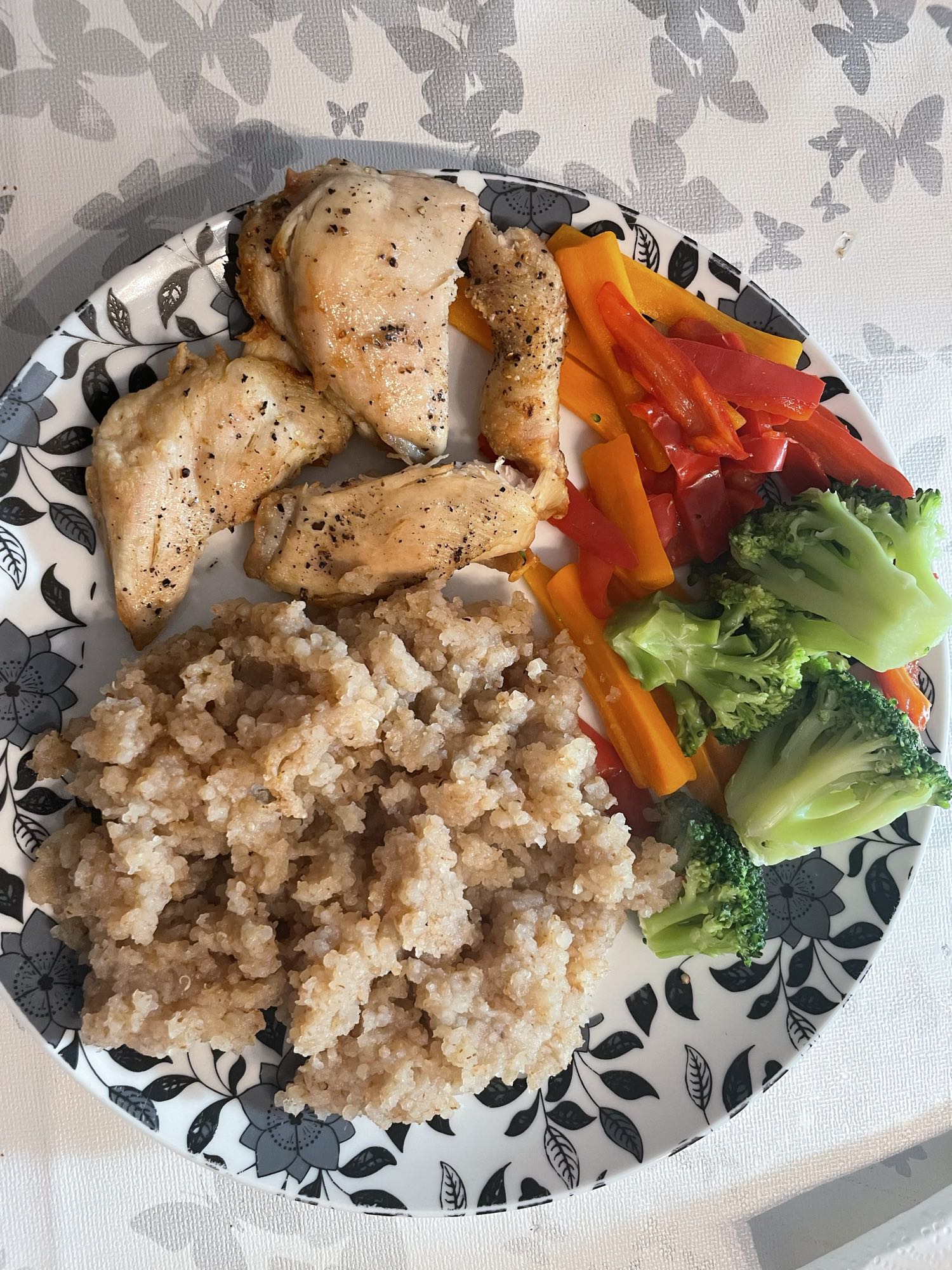 Hähnchenbrust mit Quinoa und Gemüse