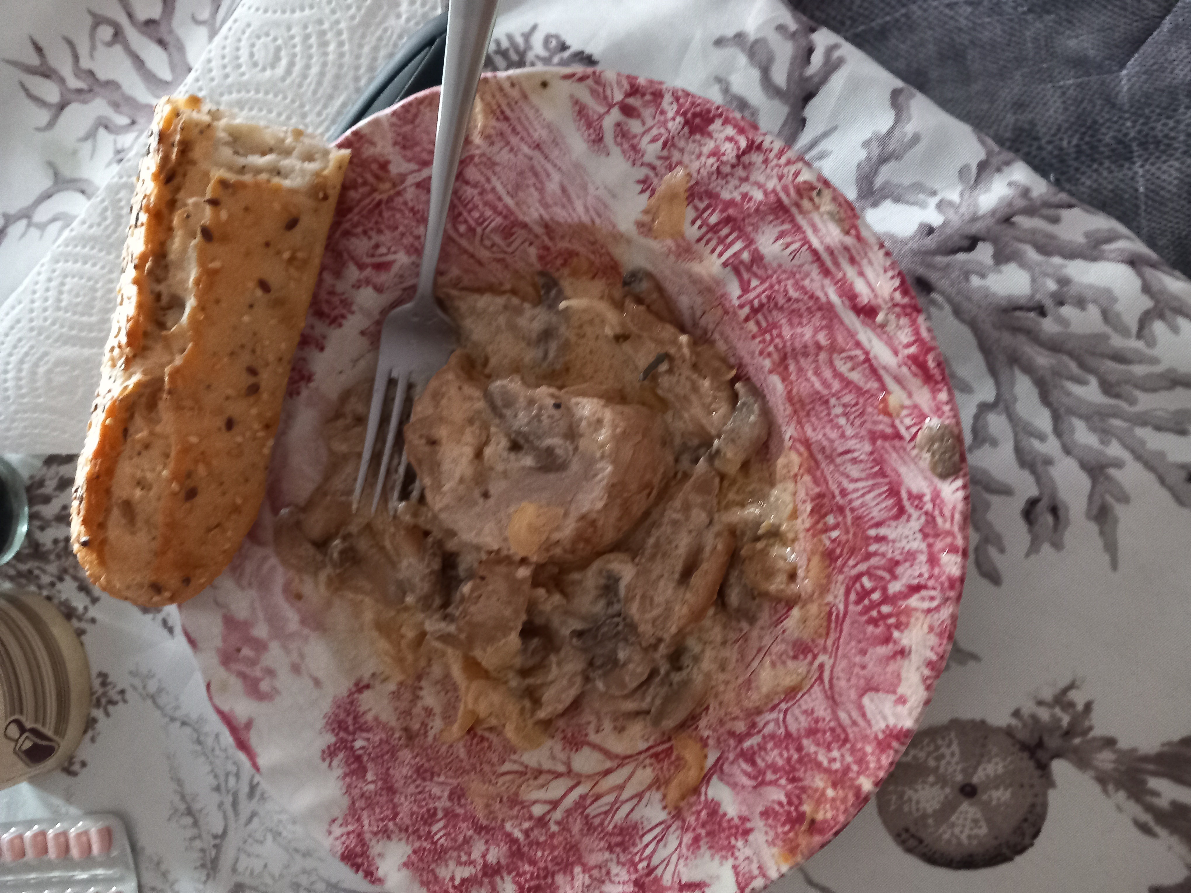 Poulet à la crème et pain