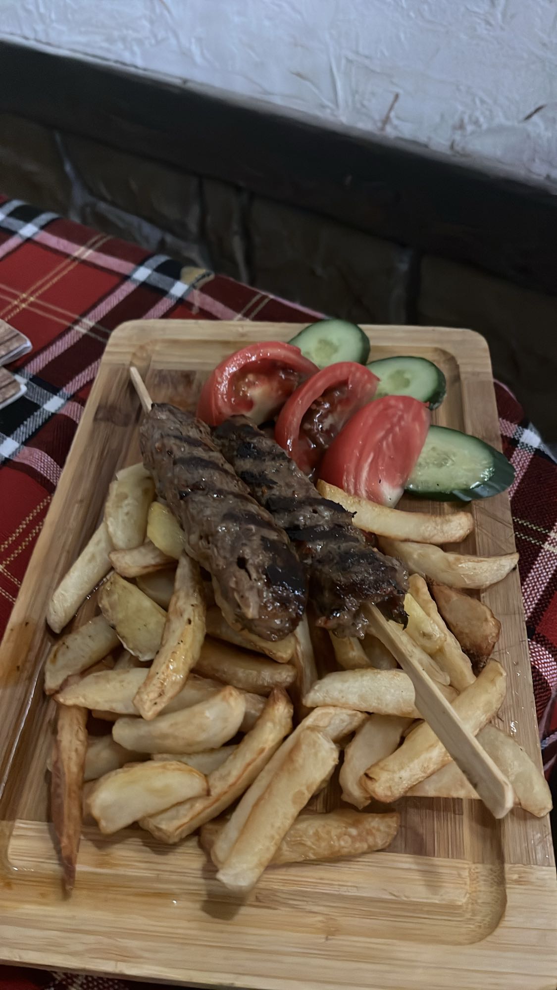 Кебап с пържени картофи