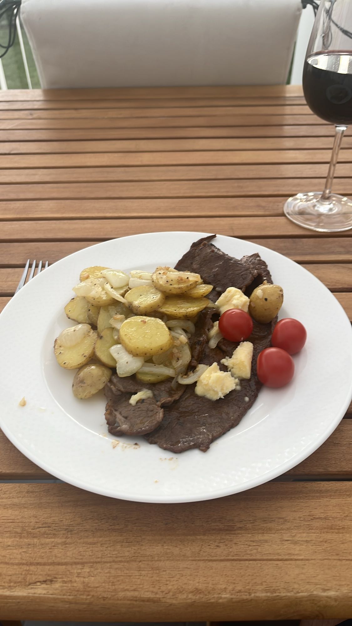 Biff med potatis och grönsaker