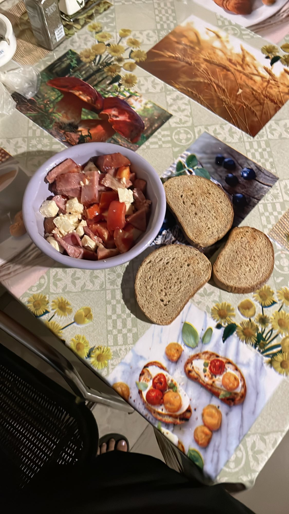 Salată cu pâine prăjită