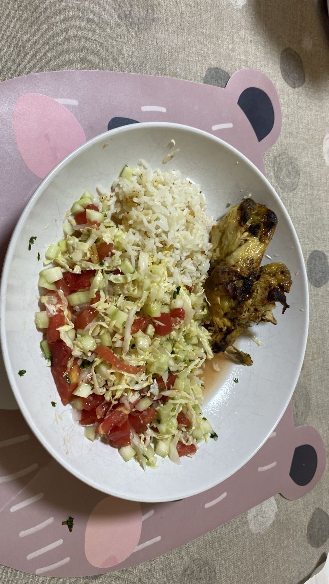 Pollo con arroz y ensalada