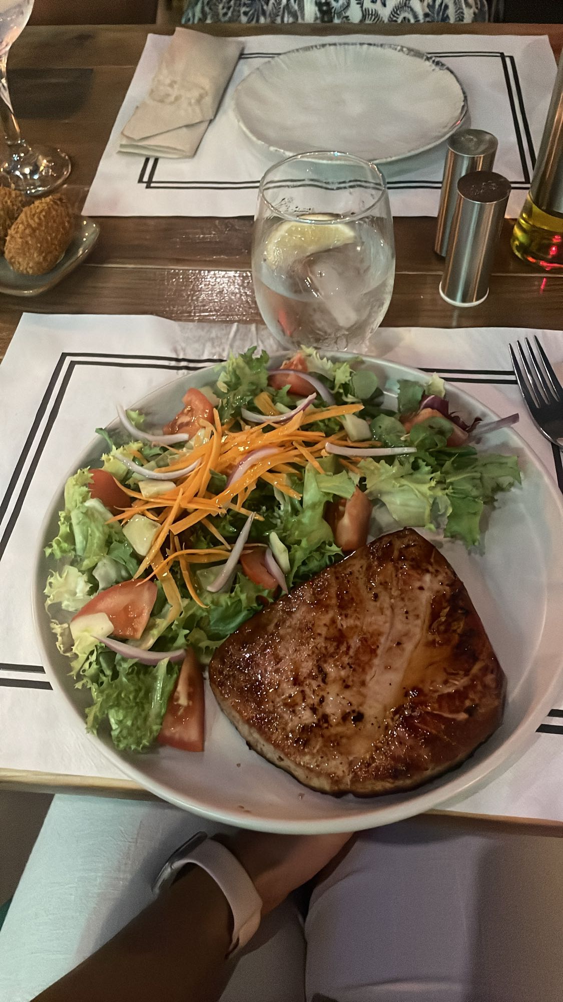 ensalada con atún a la plancha