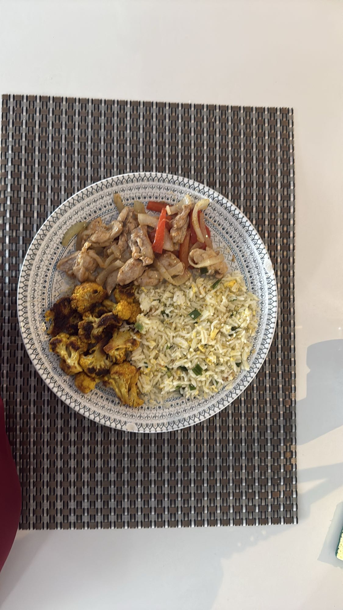 Poulet sauté, riz, chou-fleur