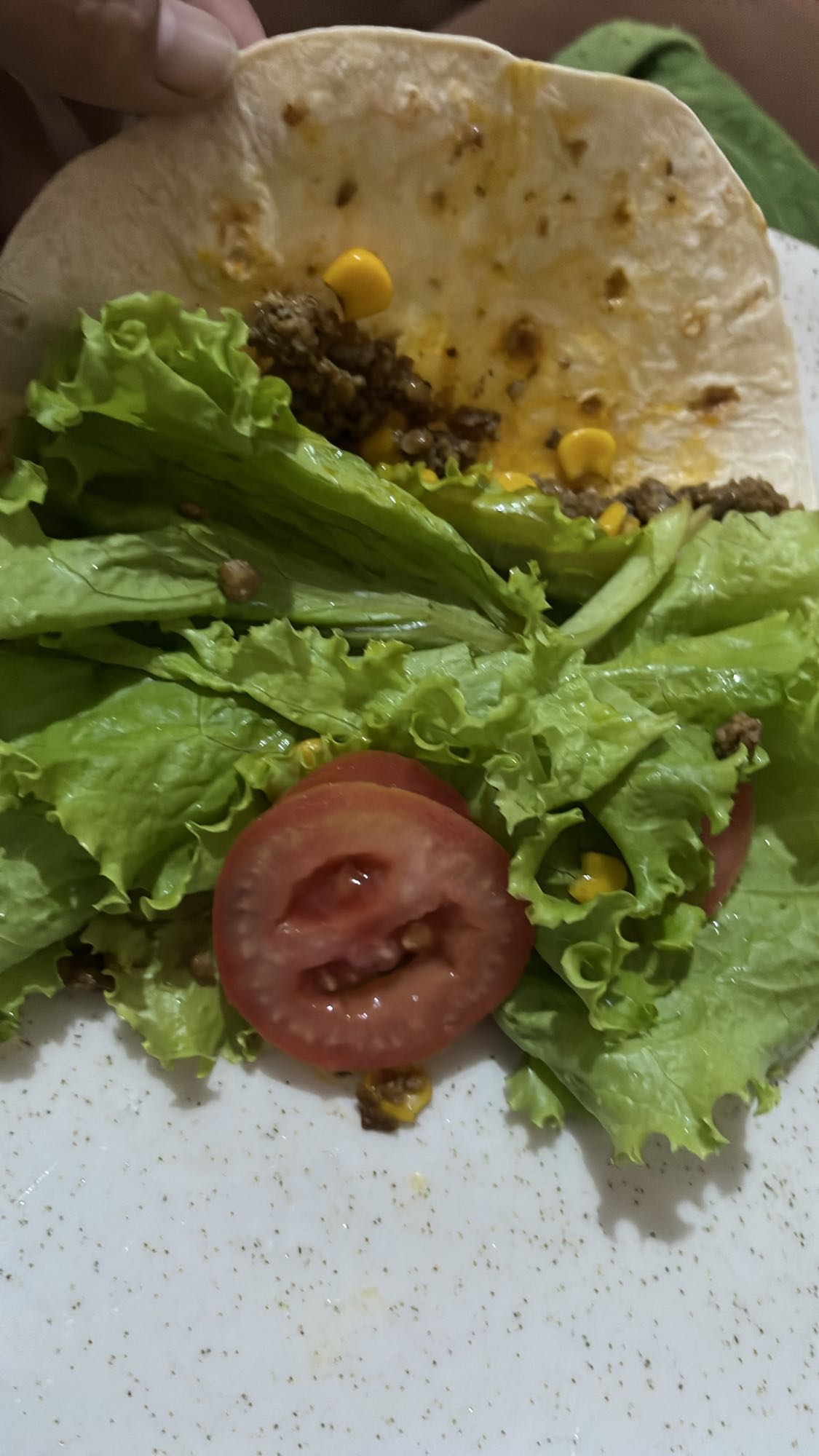 Taco com carne e vegetais