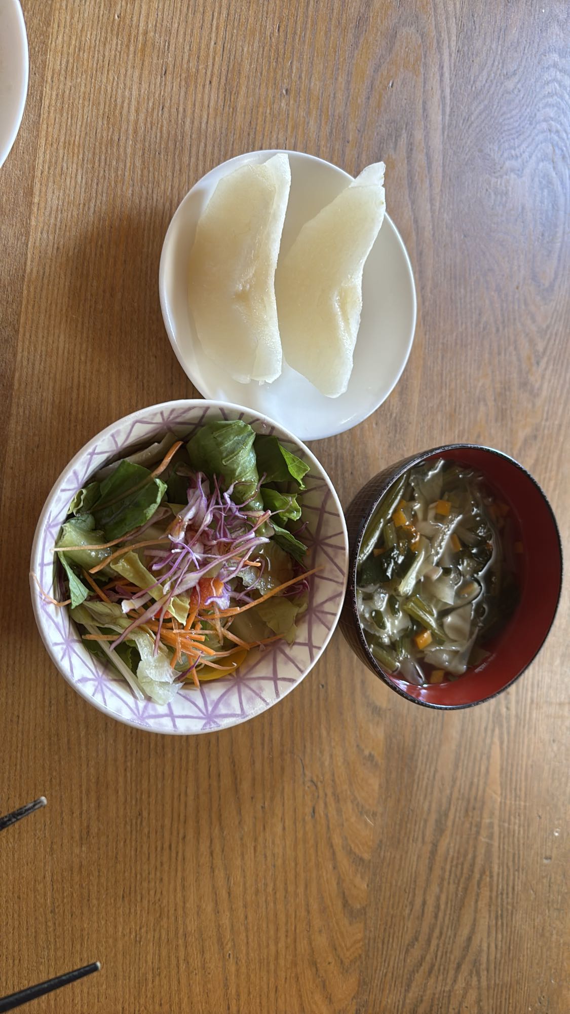 サラダと味噌汁のセット