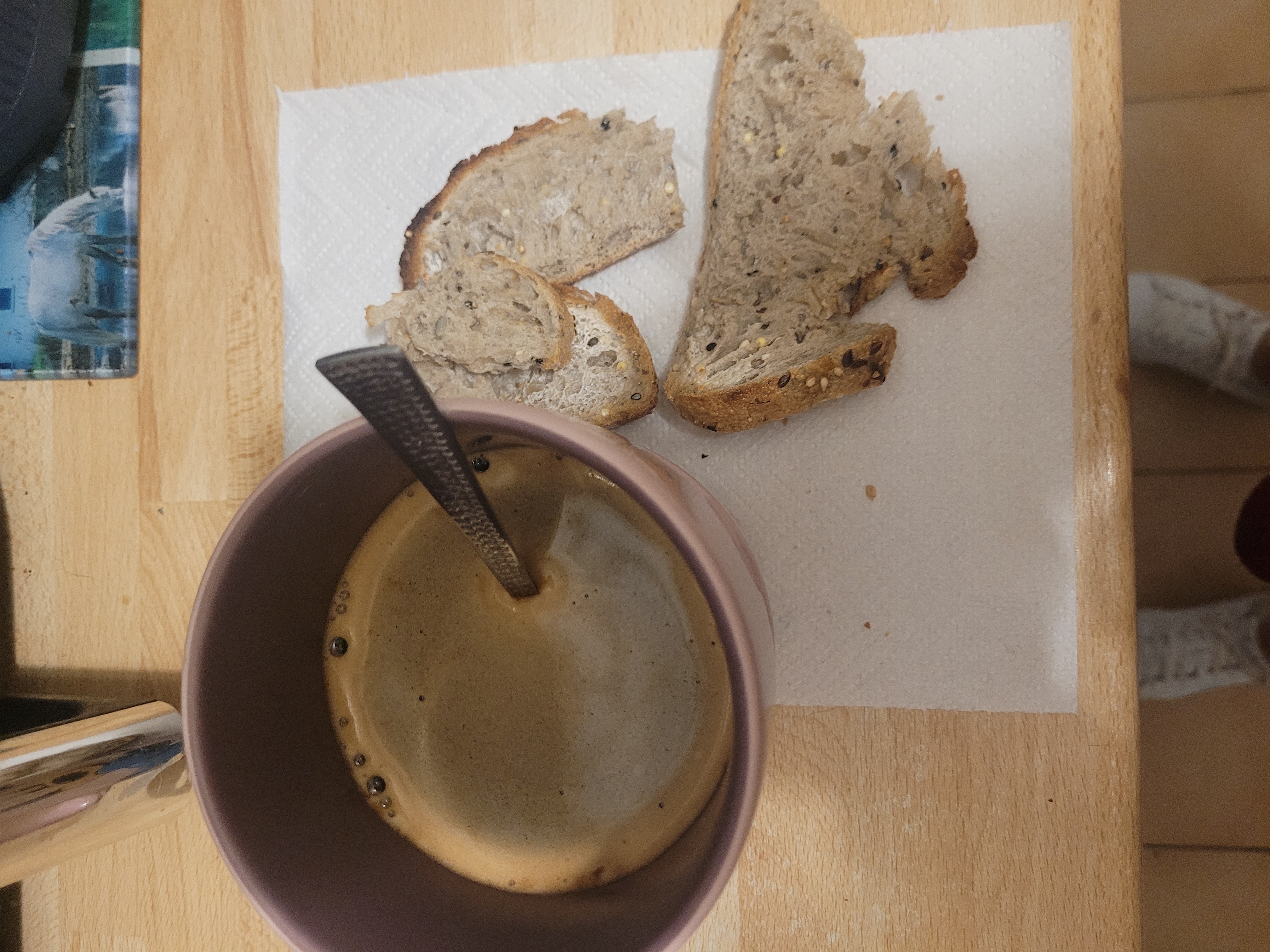 Café et pain aux céréales