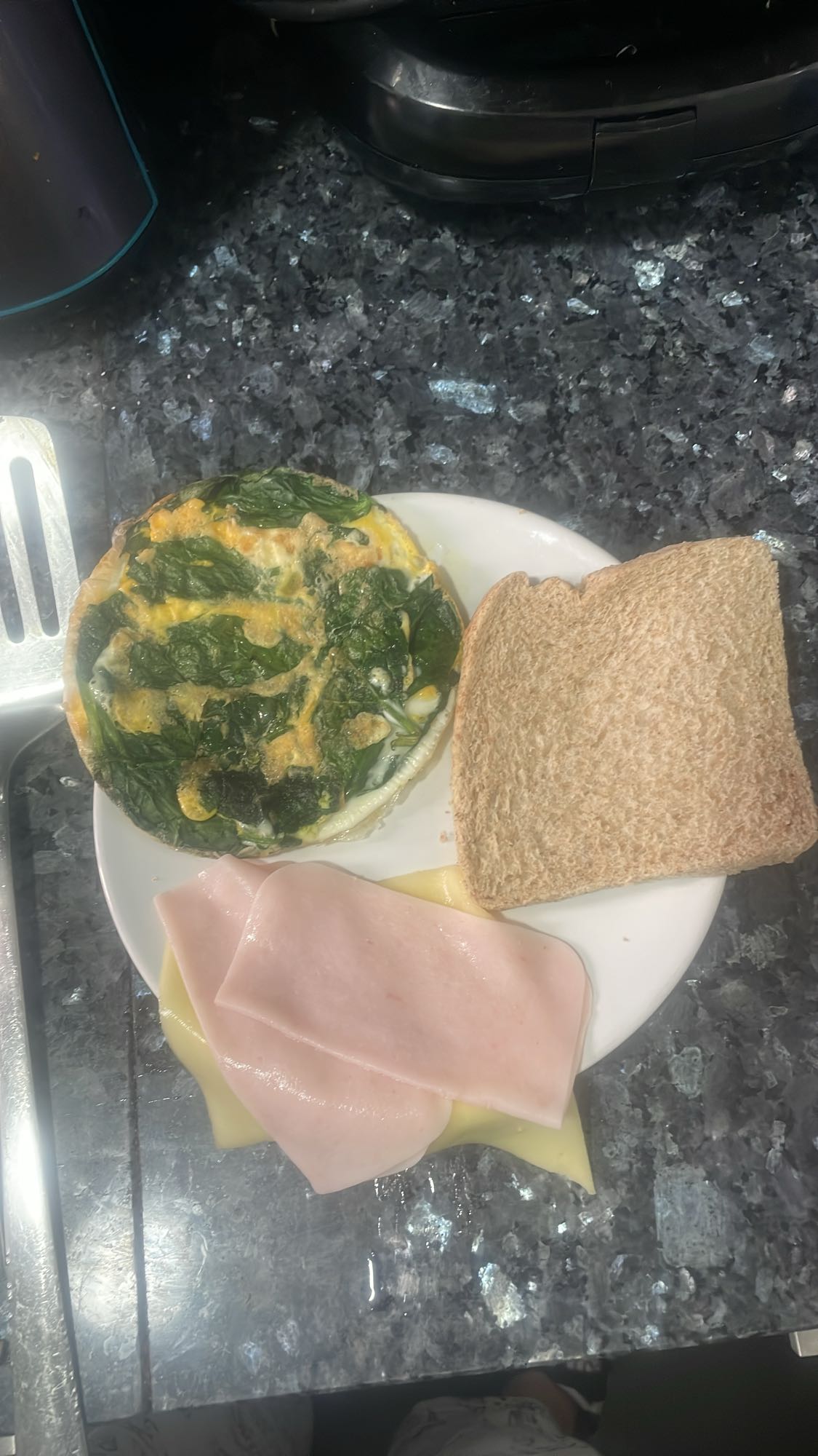 Desayuno con huevo y pan