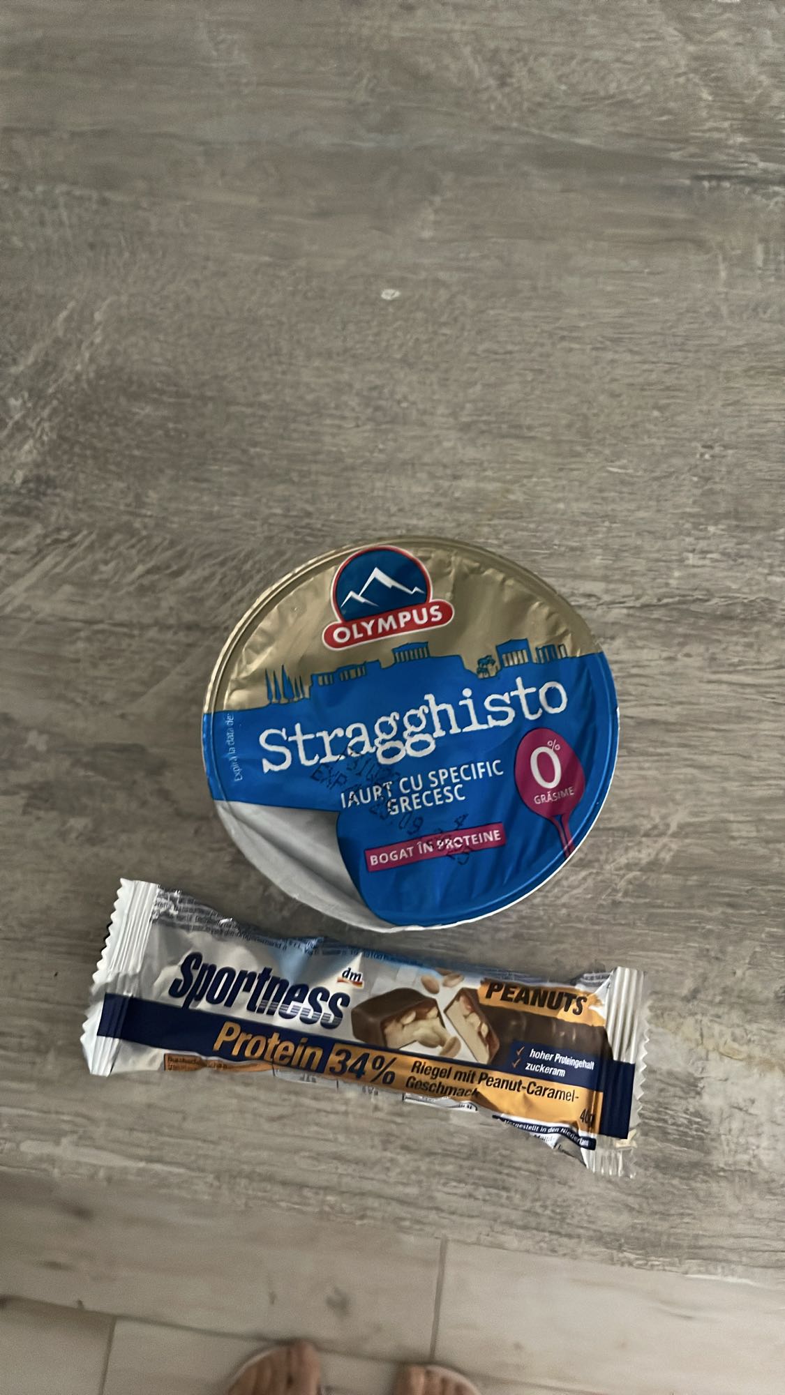 Iaurt si baton proteic