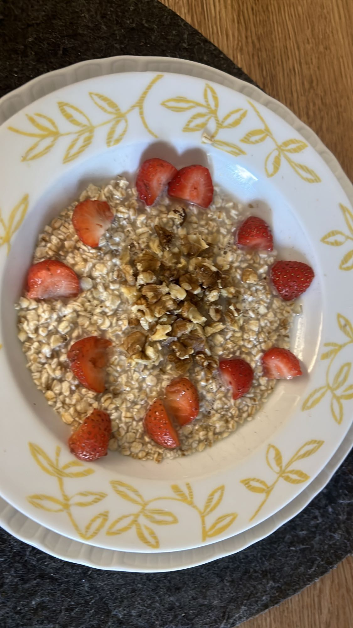 Yulaf ve Çilekli Kahvaltı