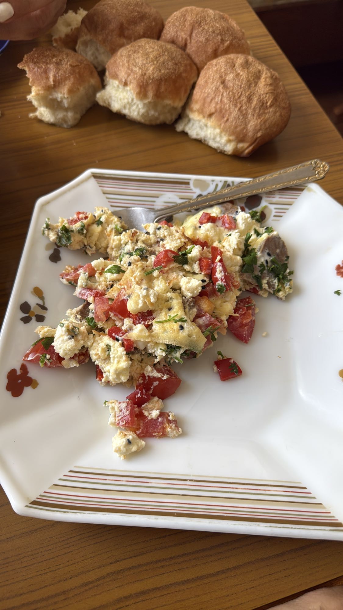 Egg scramble with bread