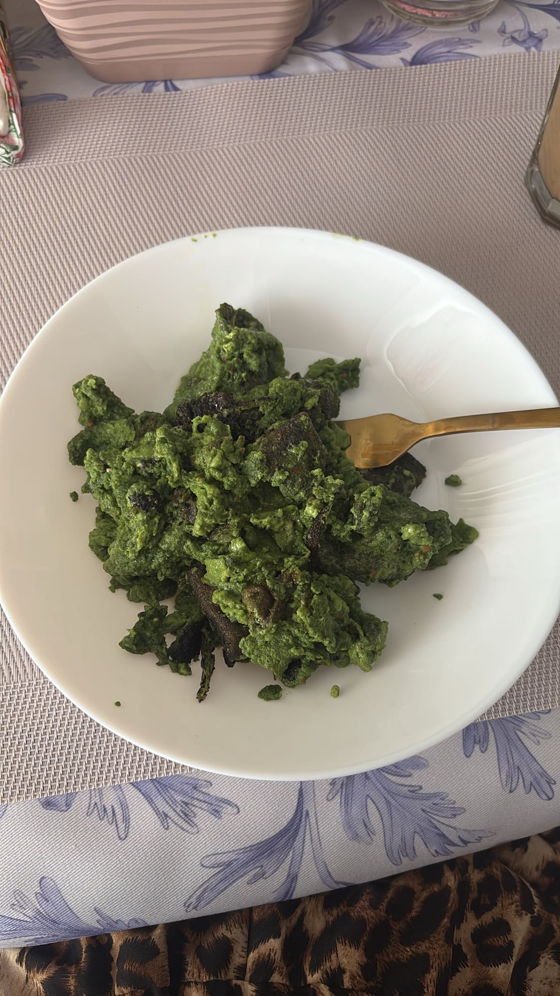 jajecznica ze szpinakiem