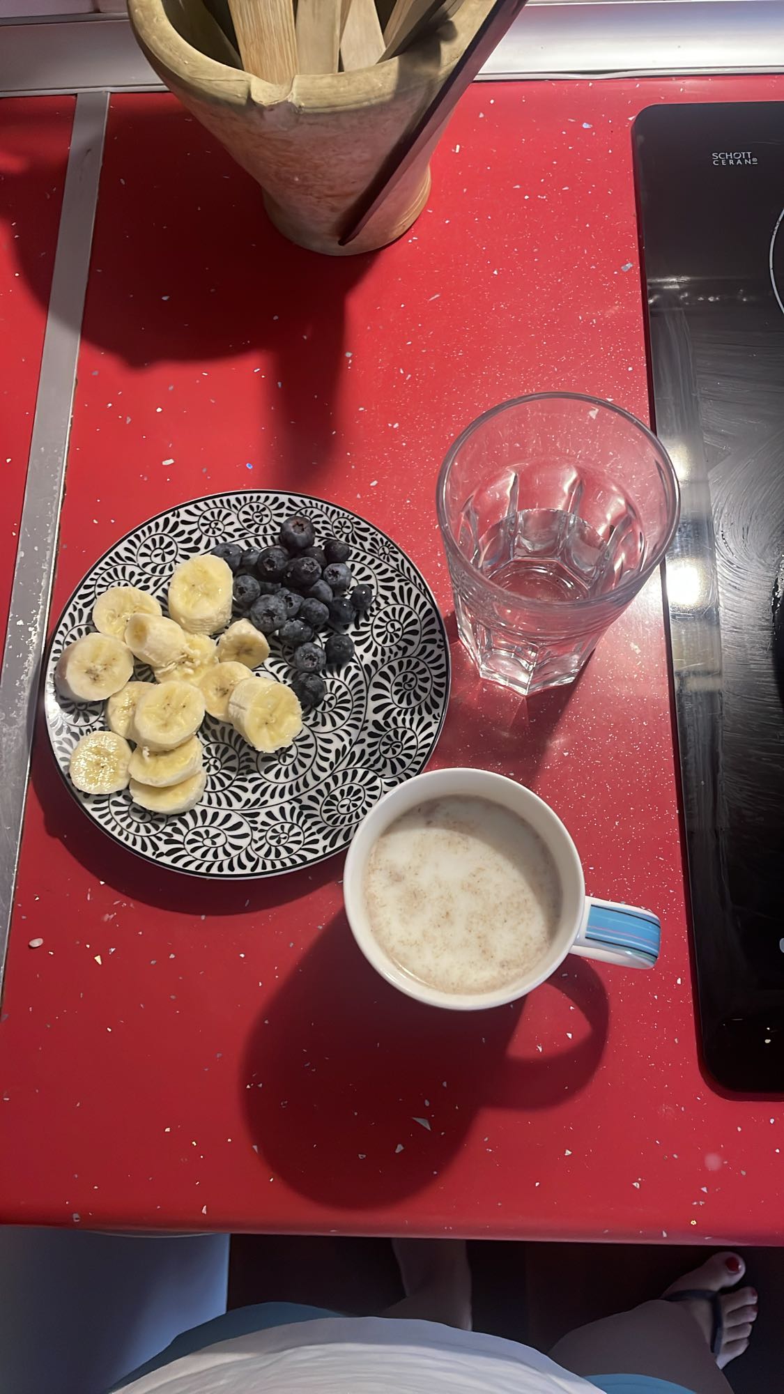 Desayuno de frutas y leche