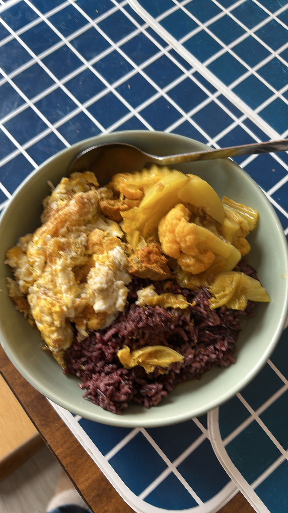 Eggs og grønnsaker med ris