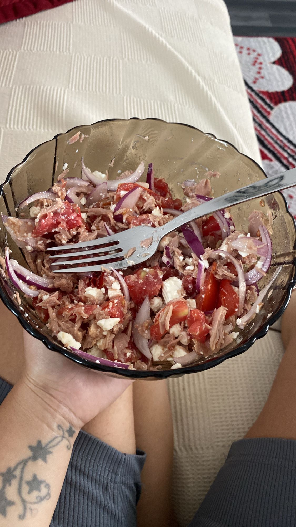 Salată cu ton și legume