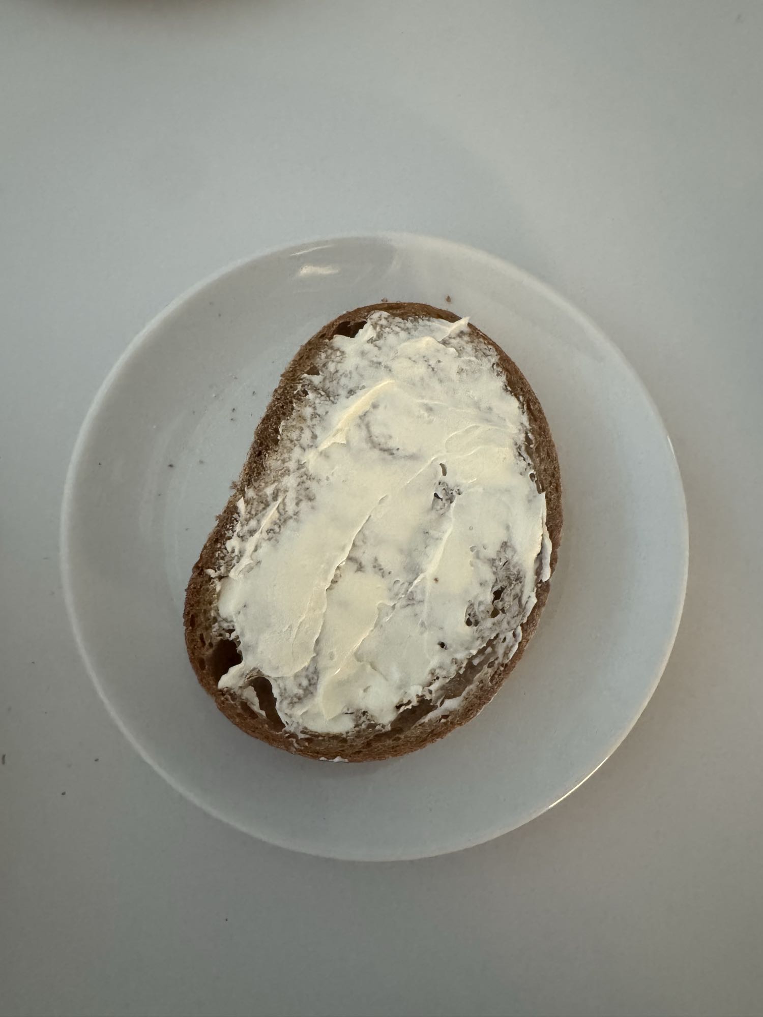 Brot mit Frischkäse