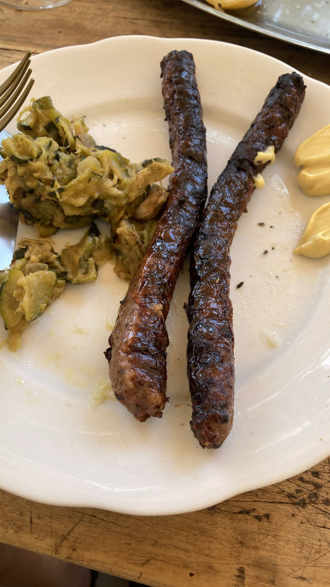 Saucisses, courgettes, moutarde