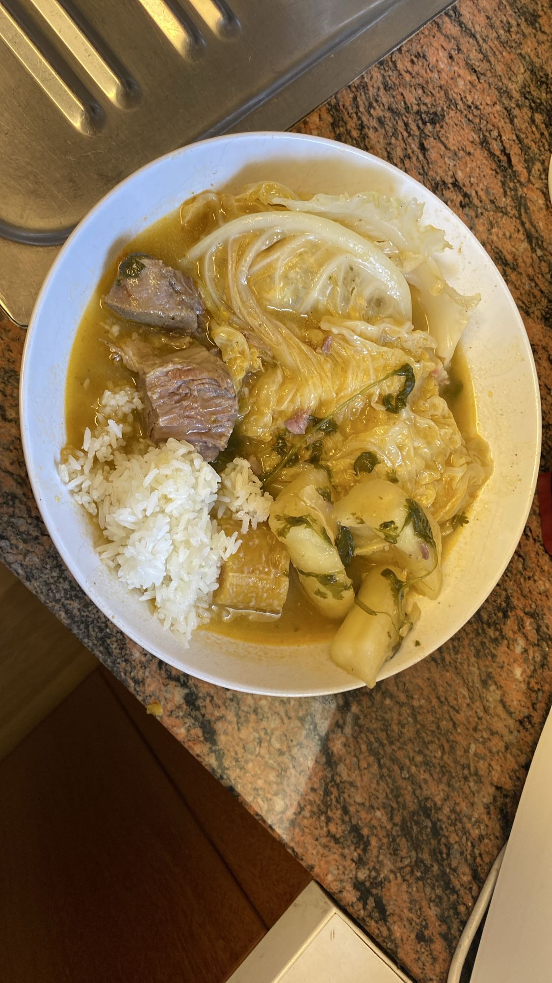 Sopa con arroz y carne