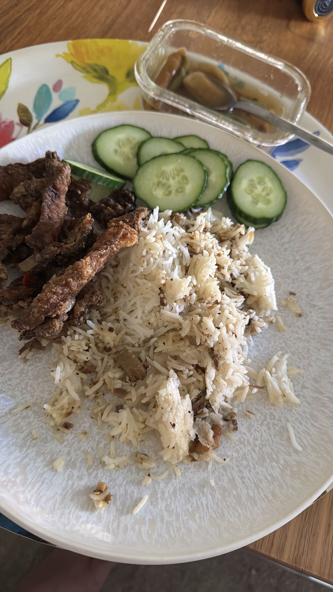 Ris med kött och gurka