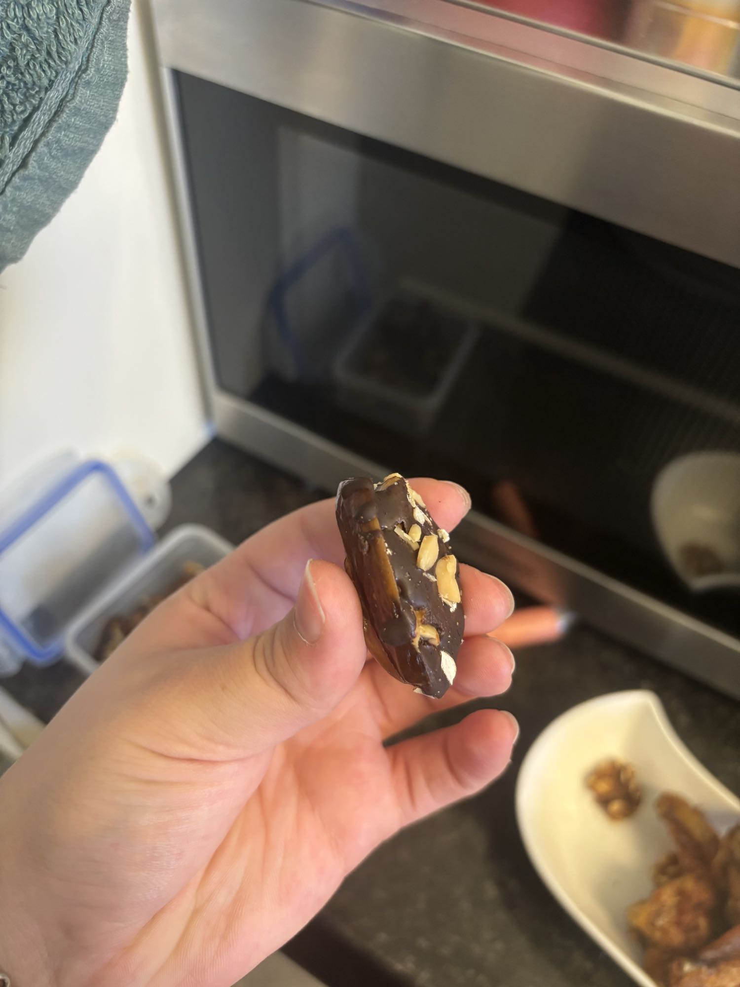 Chocolate Nut Date Bite