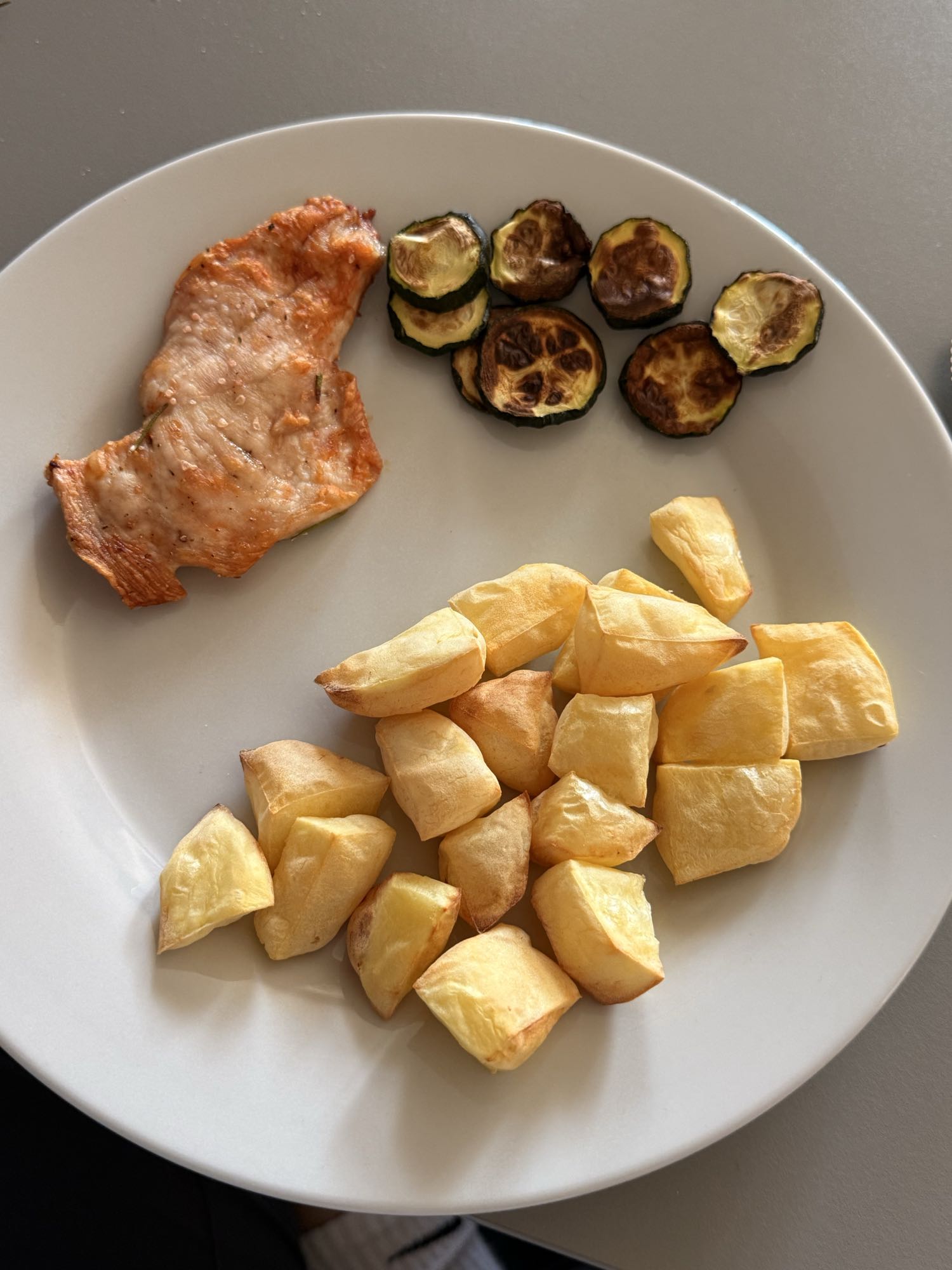 Piept de pui cu cartofi și dovlecei