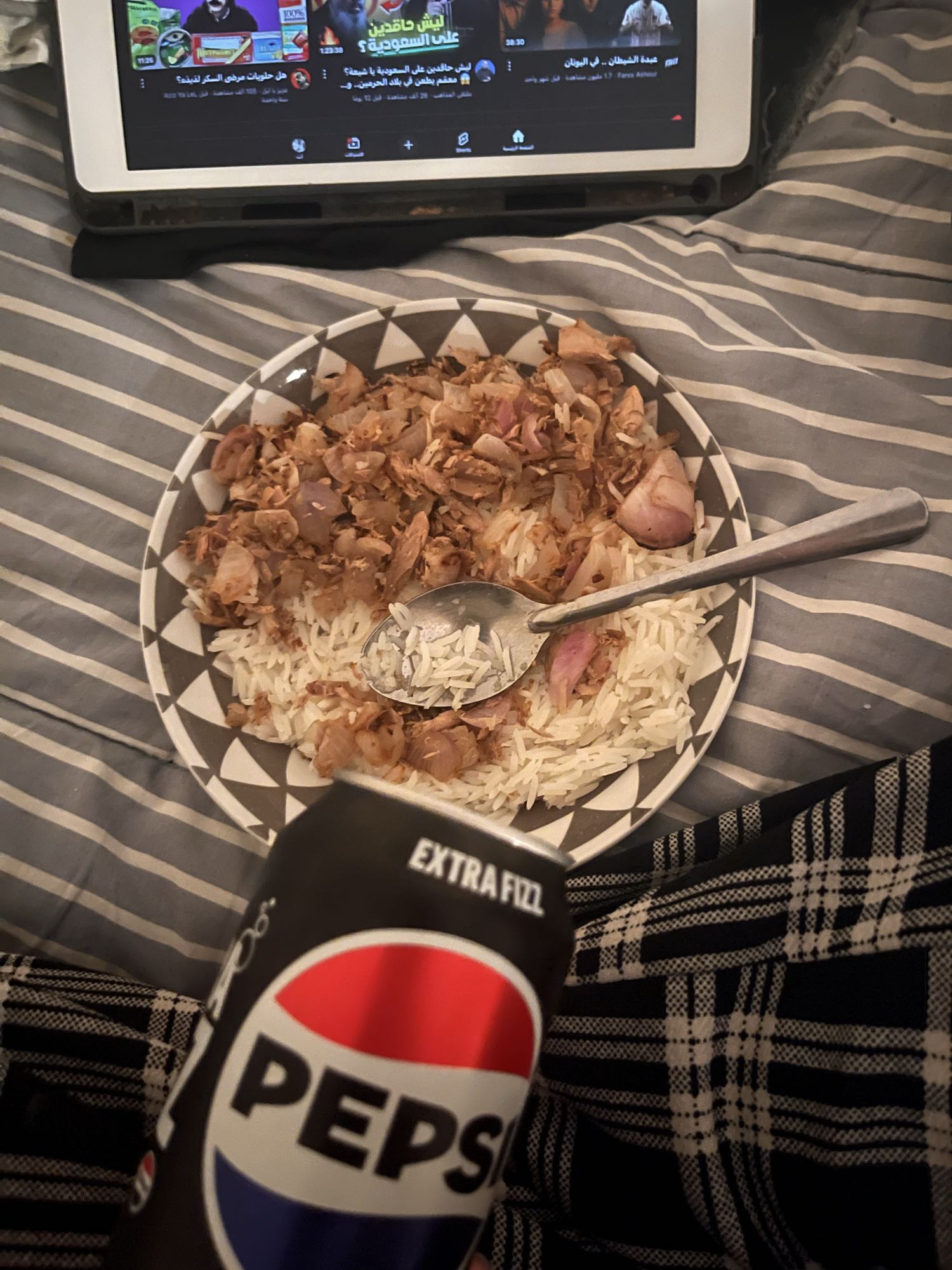 أرز مع دجاج وبيبسي