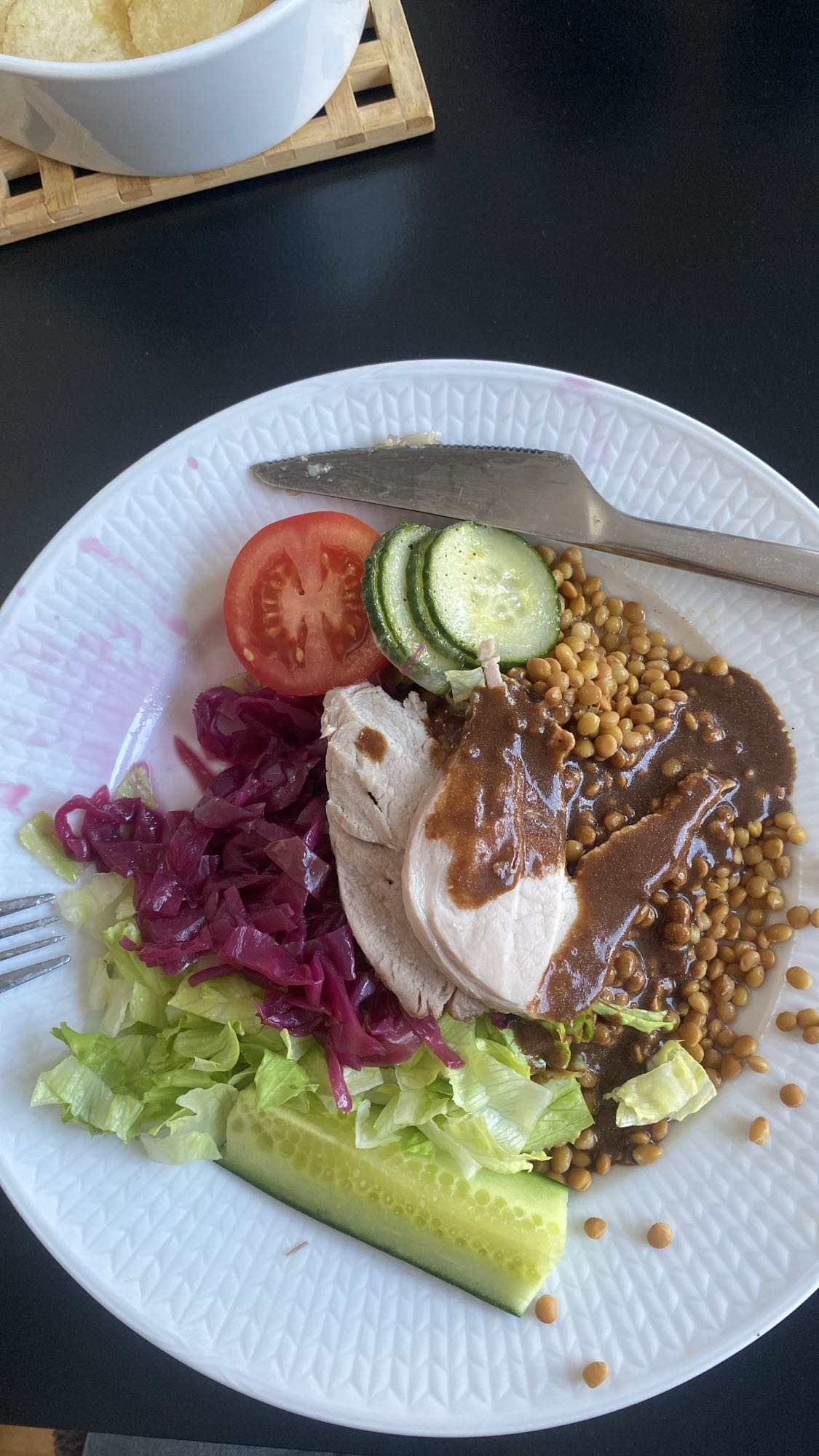 Kalkon med linser och sallad