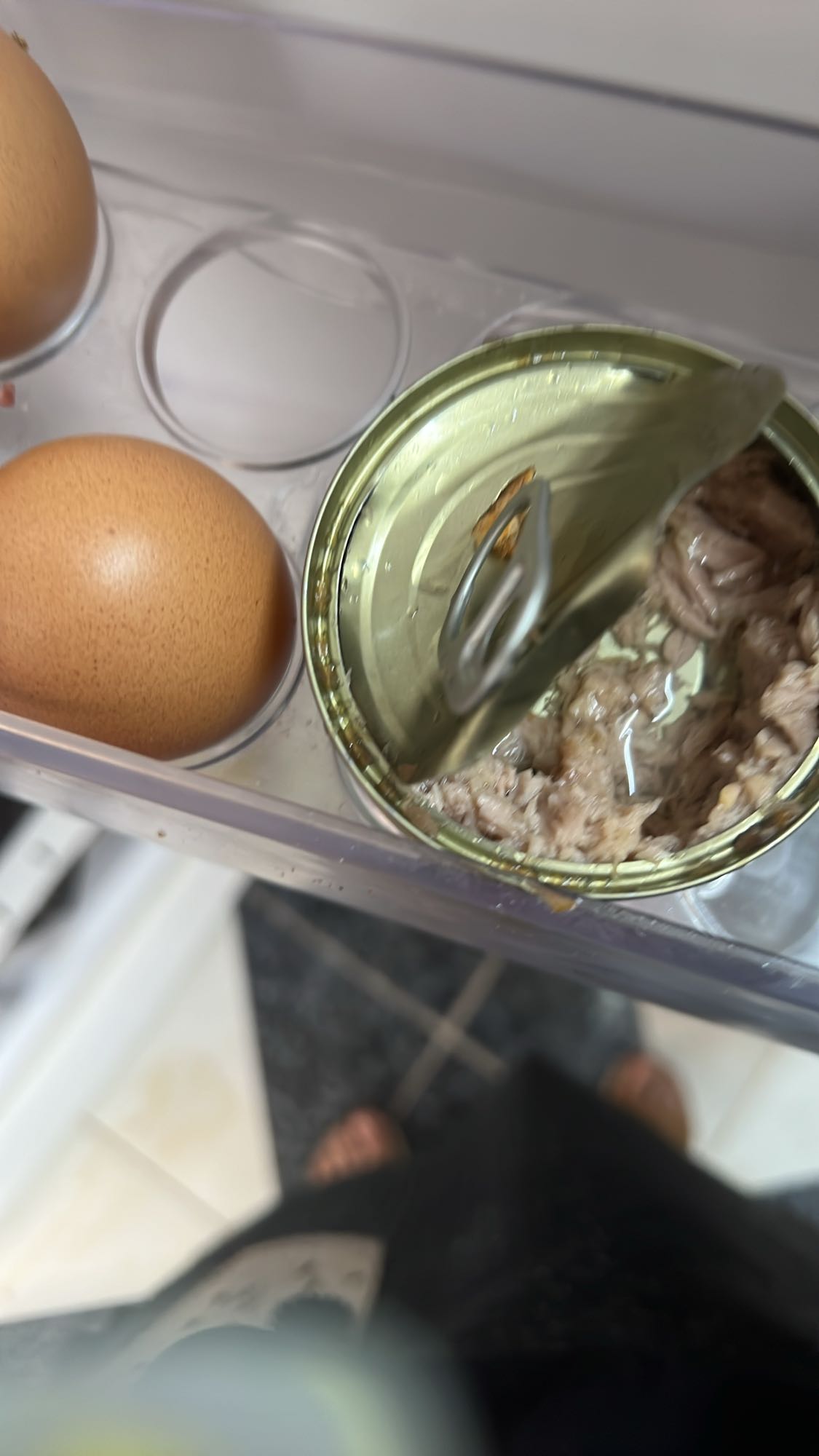 œufs et thon en conserve