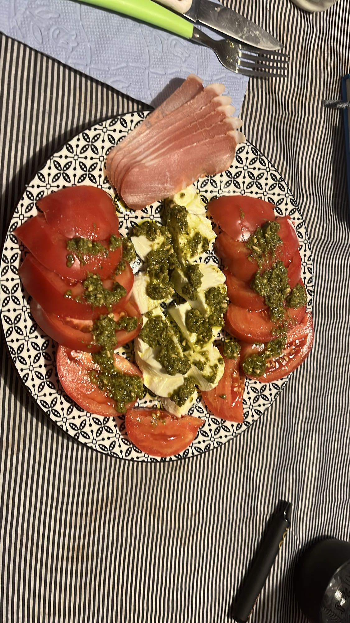 Салата с домати и прошуто