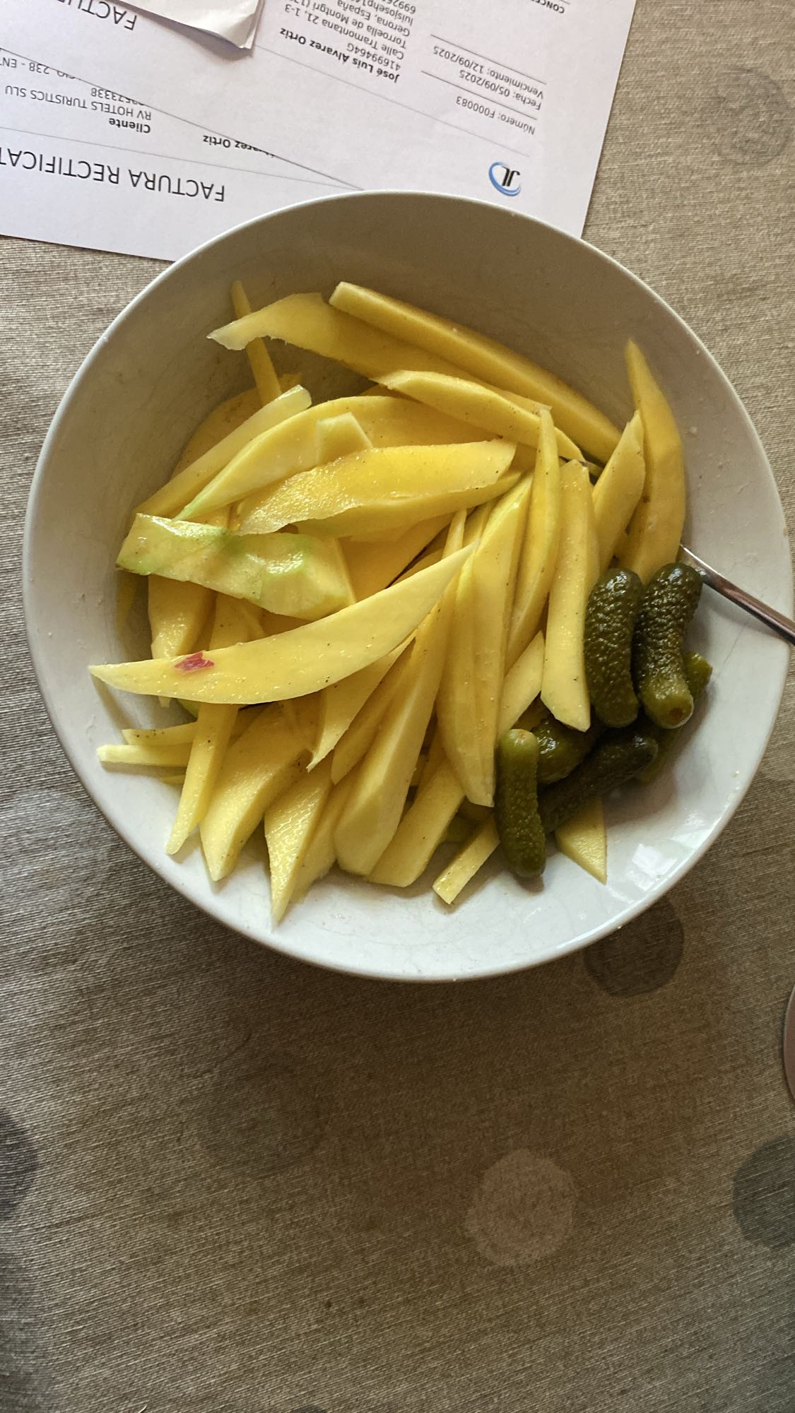 Mango con pepinillos