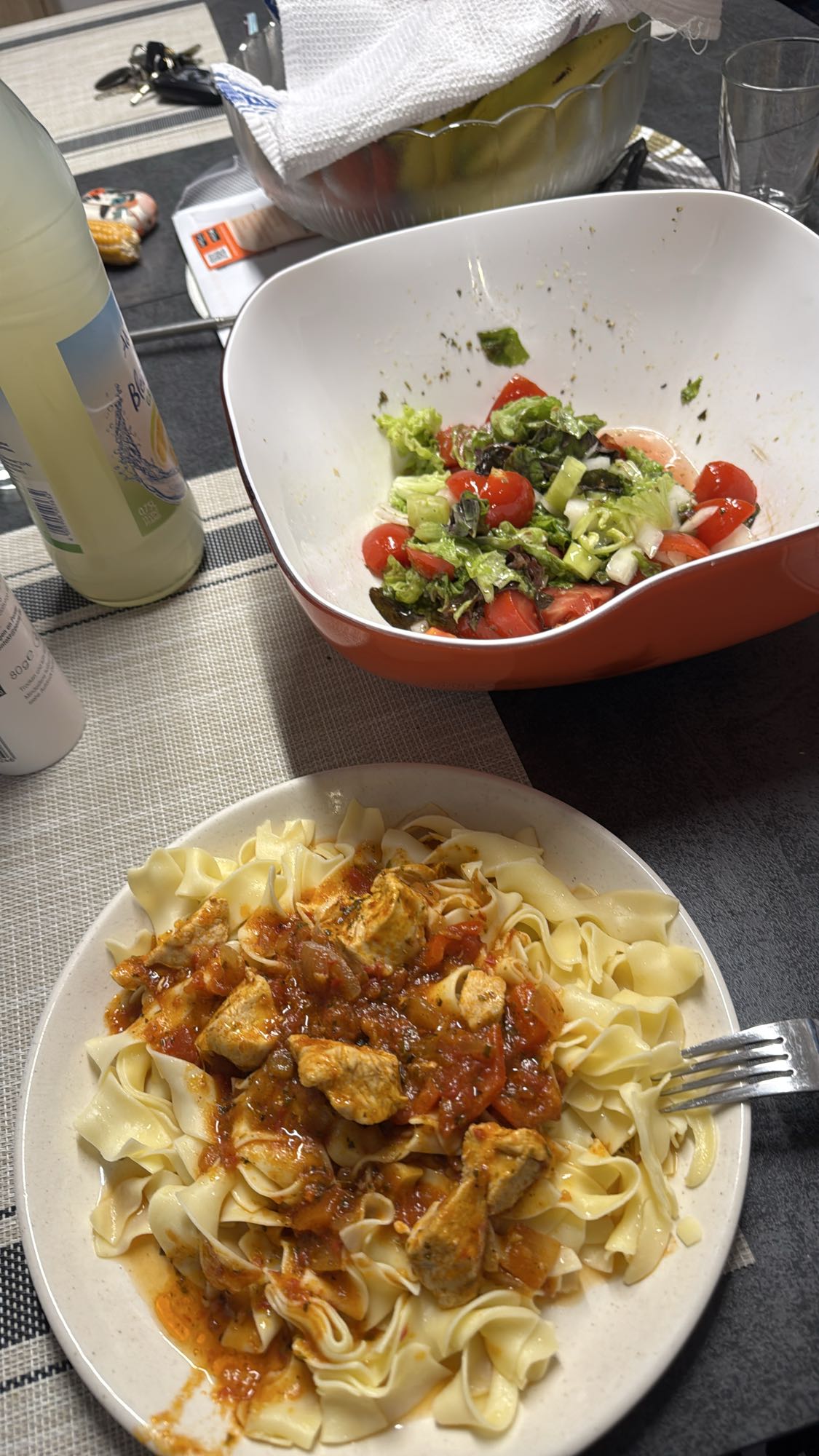 Kip pasta met salade