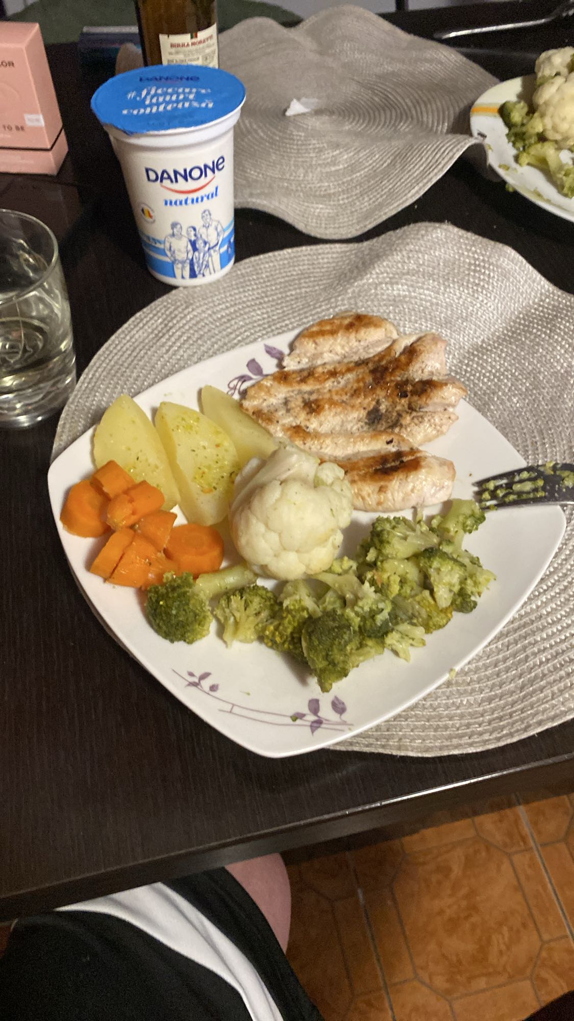 Piept de pui cu legume