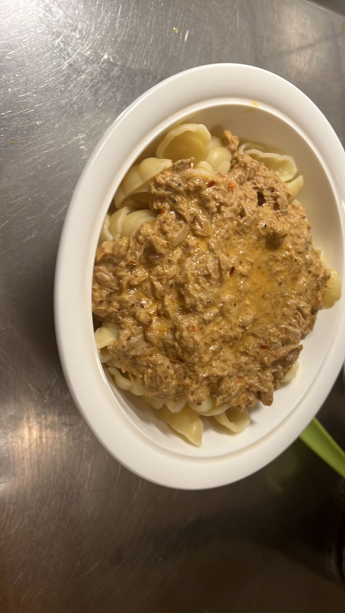 Pasta med tonfisksås