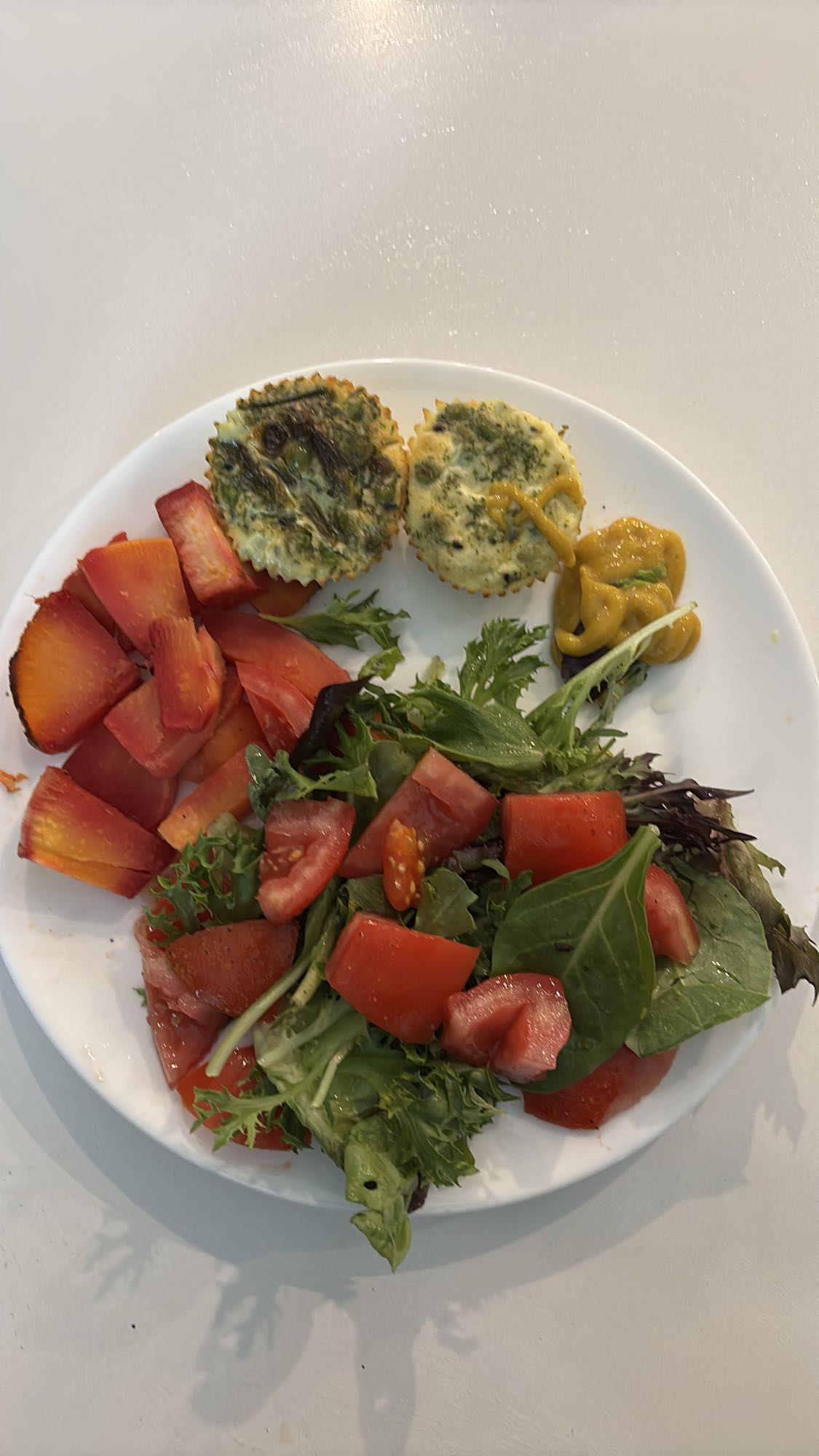 Oeufs muffins et salade