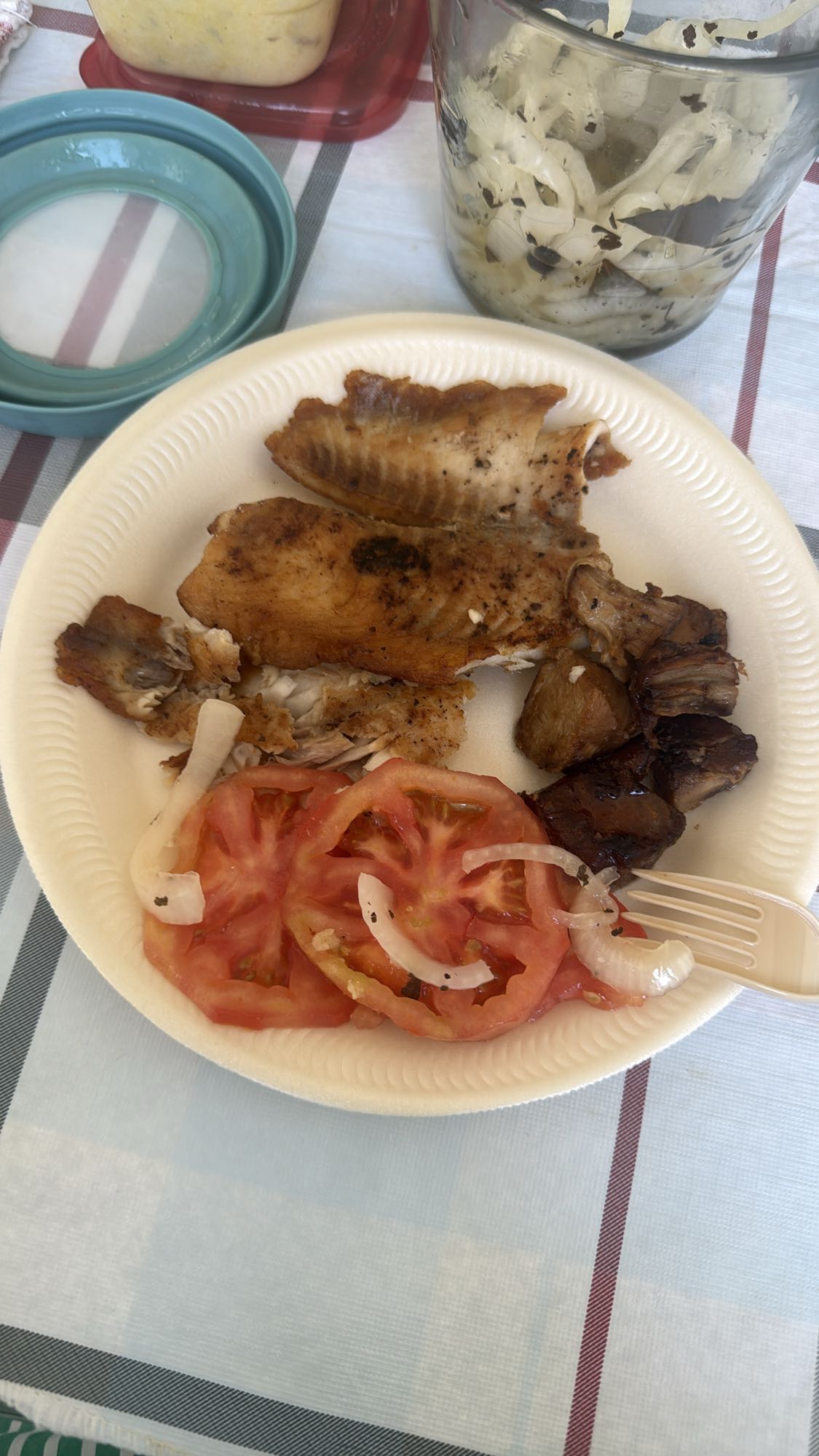 Pescado con ensalada