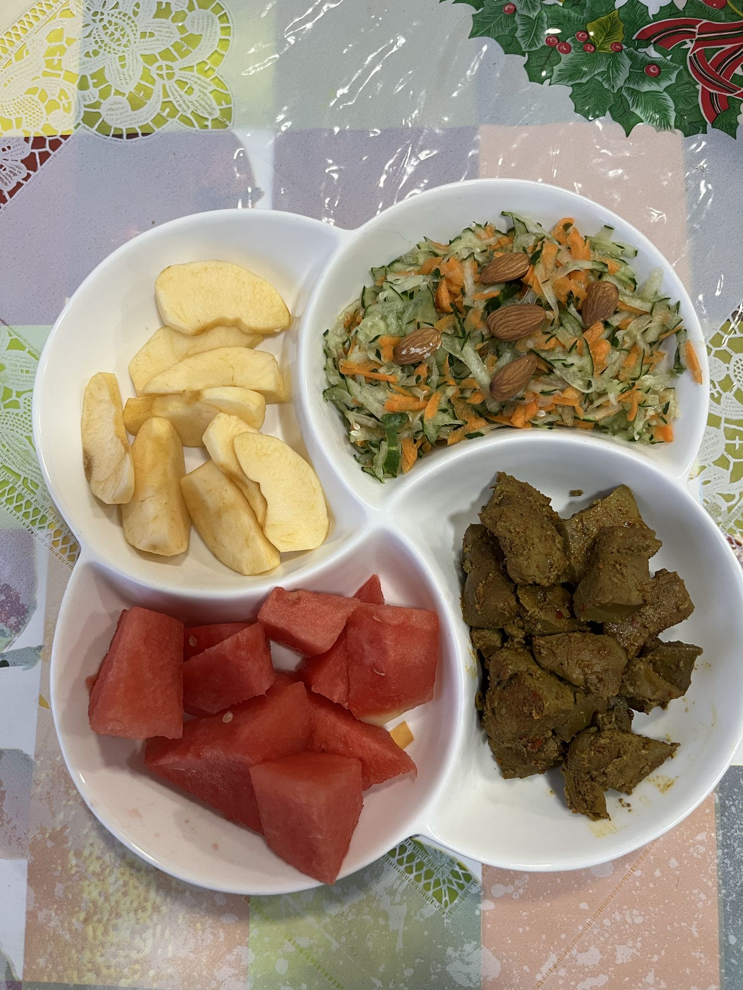 Ensalada, frutas y hígado