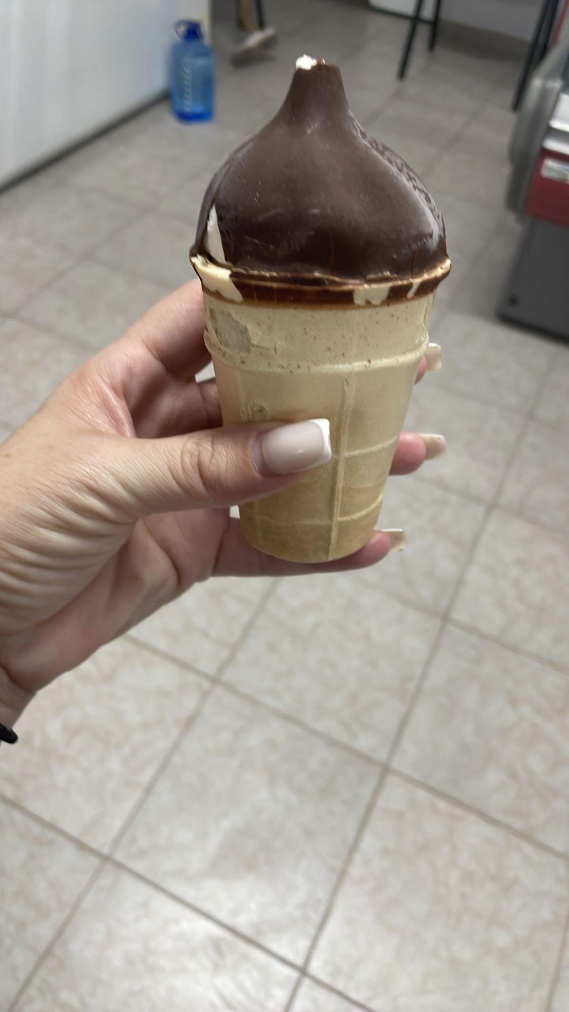 Înghețată cornet cu ciocolată