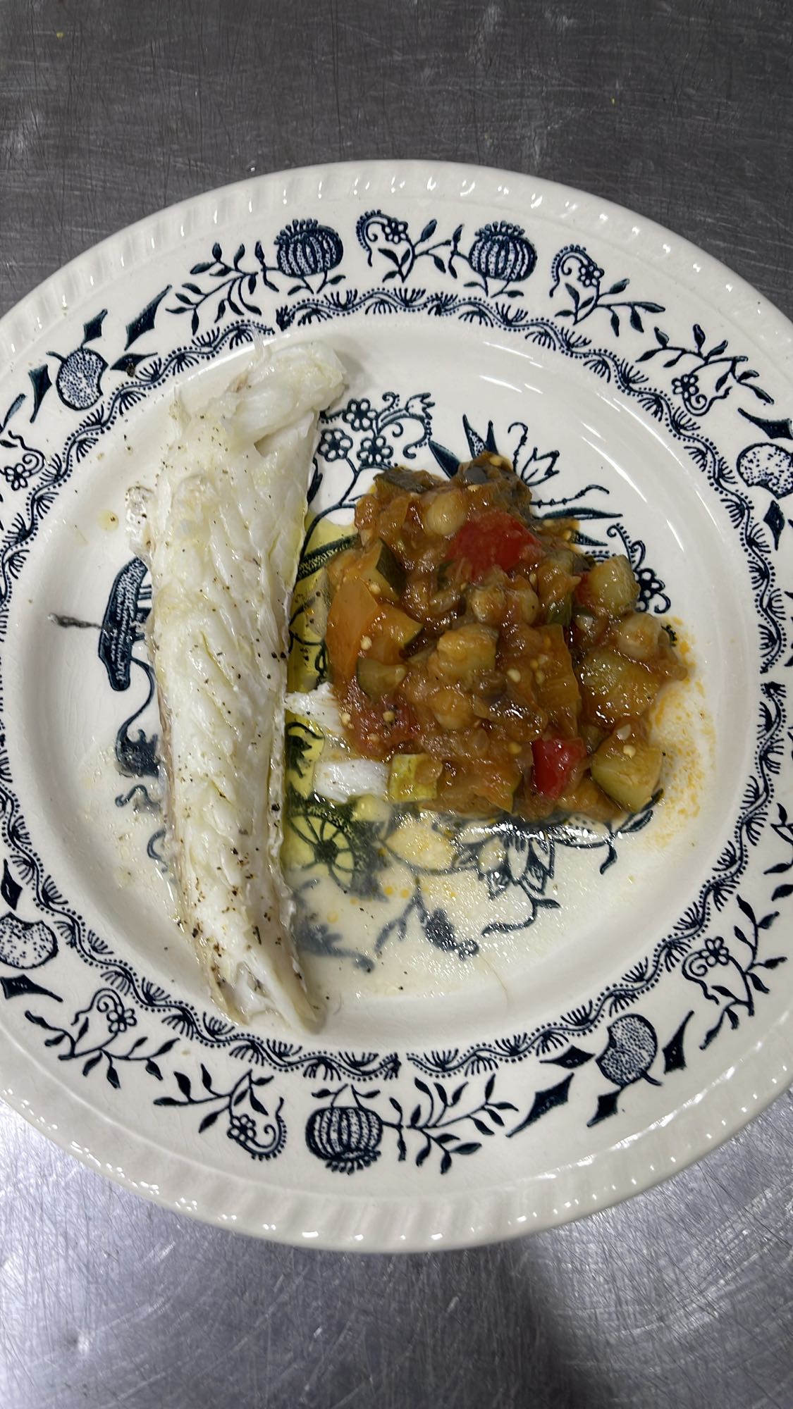 рыба с рататуем