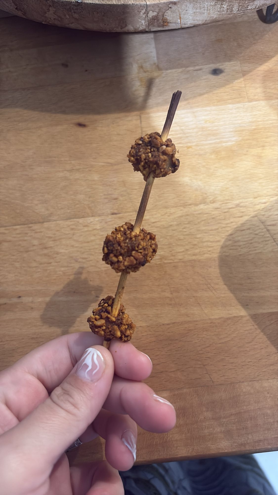 Brochette de boulettes croustillantes