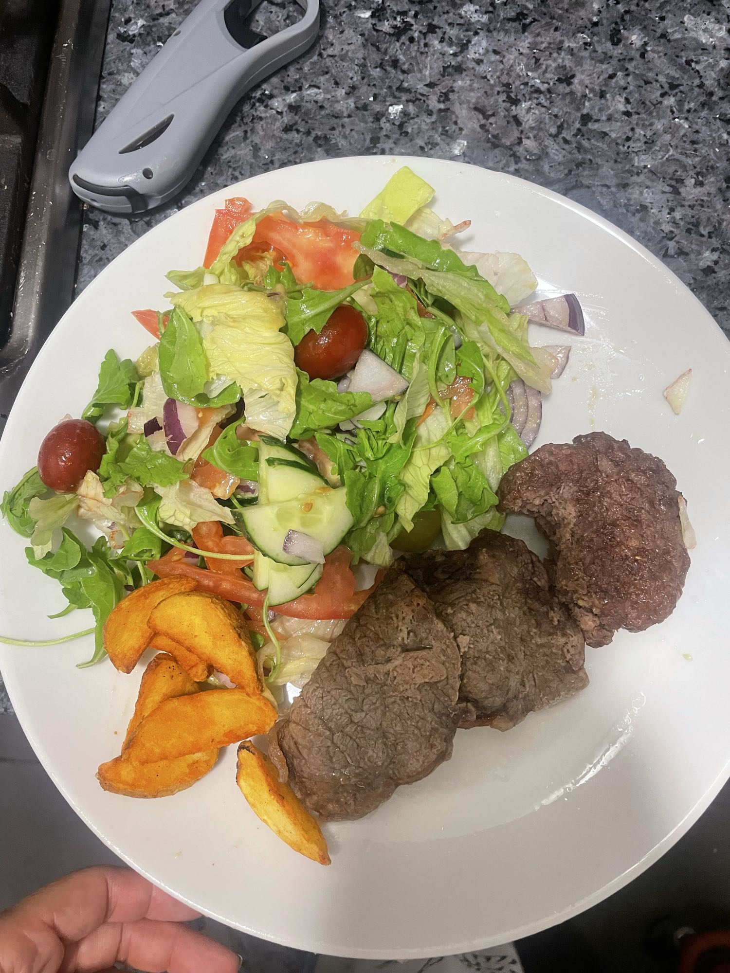 ensalada con carne y papas