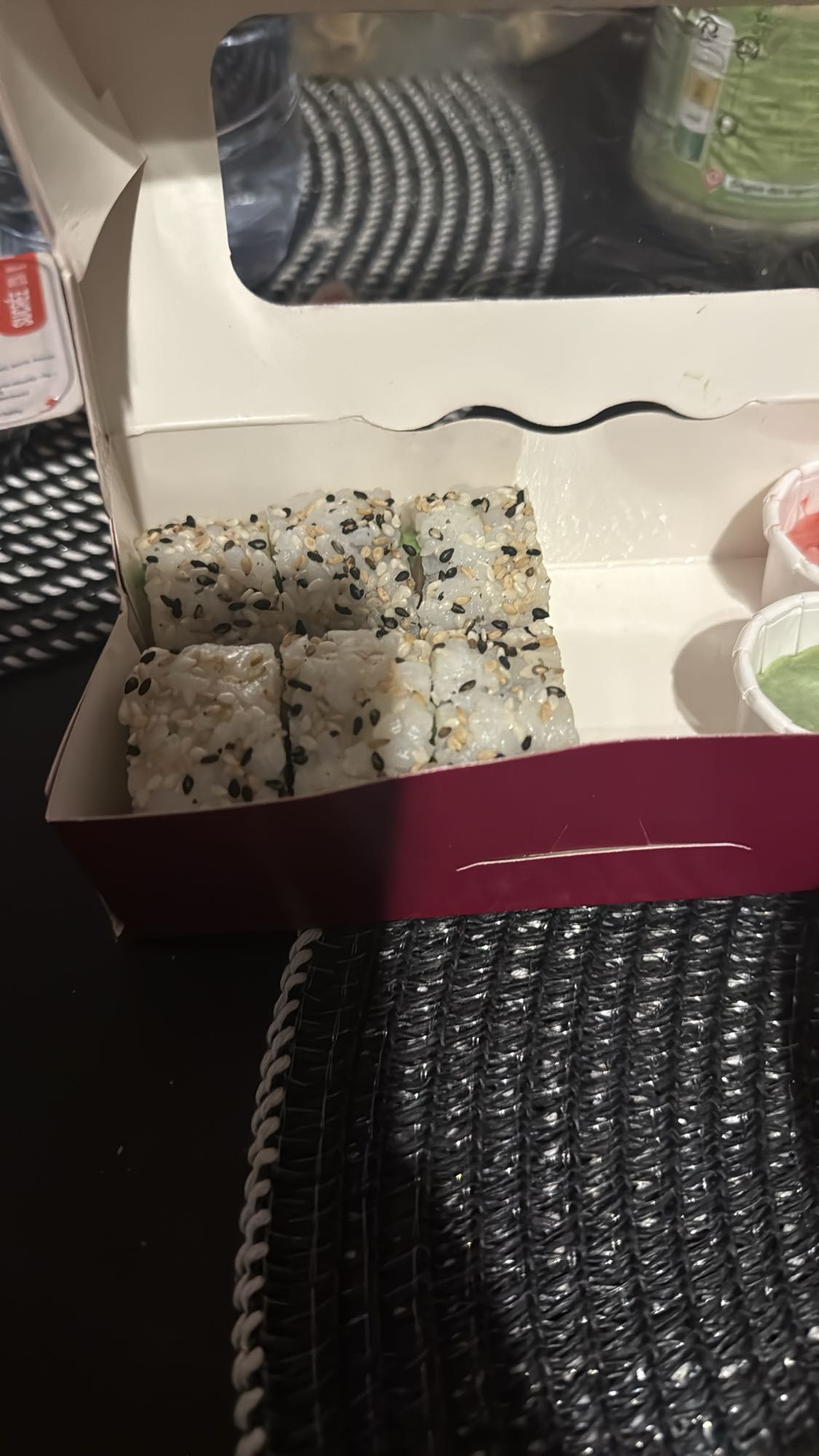 Sushi au sésame