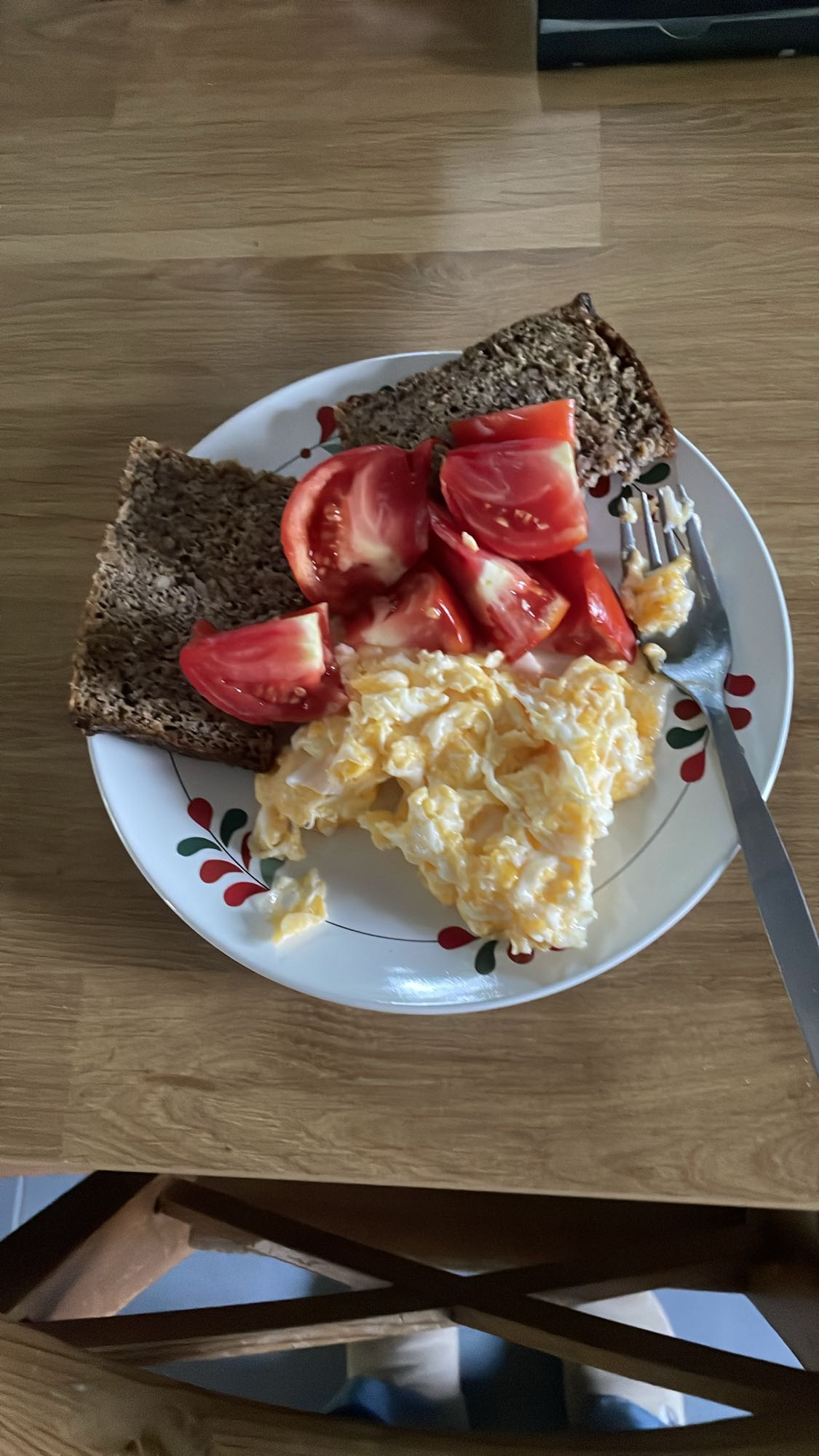 Jajecznica z pomidorem