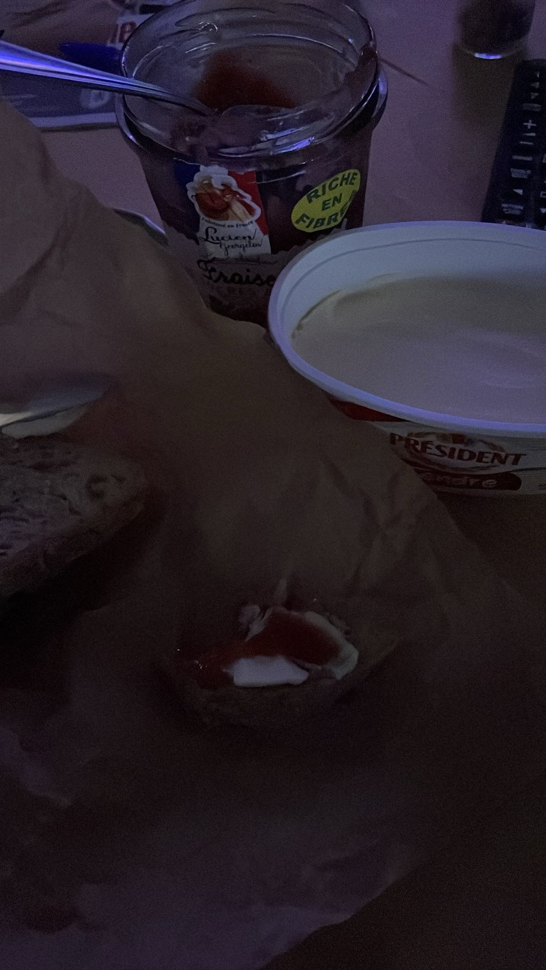Pain beurre confiture