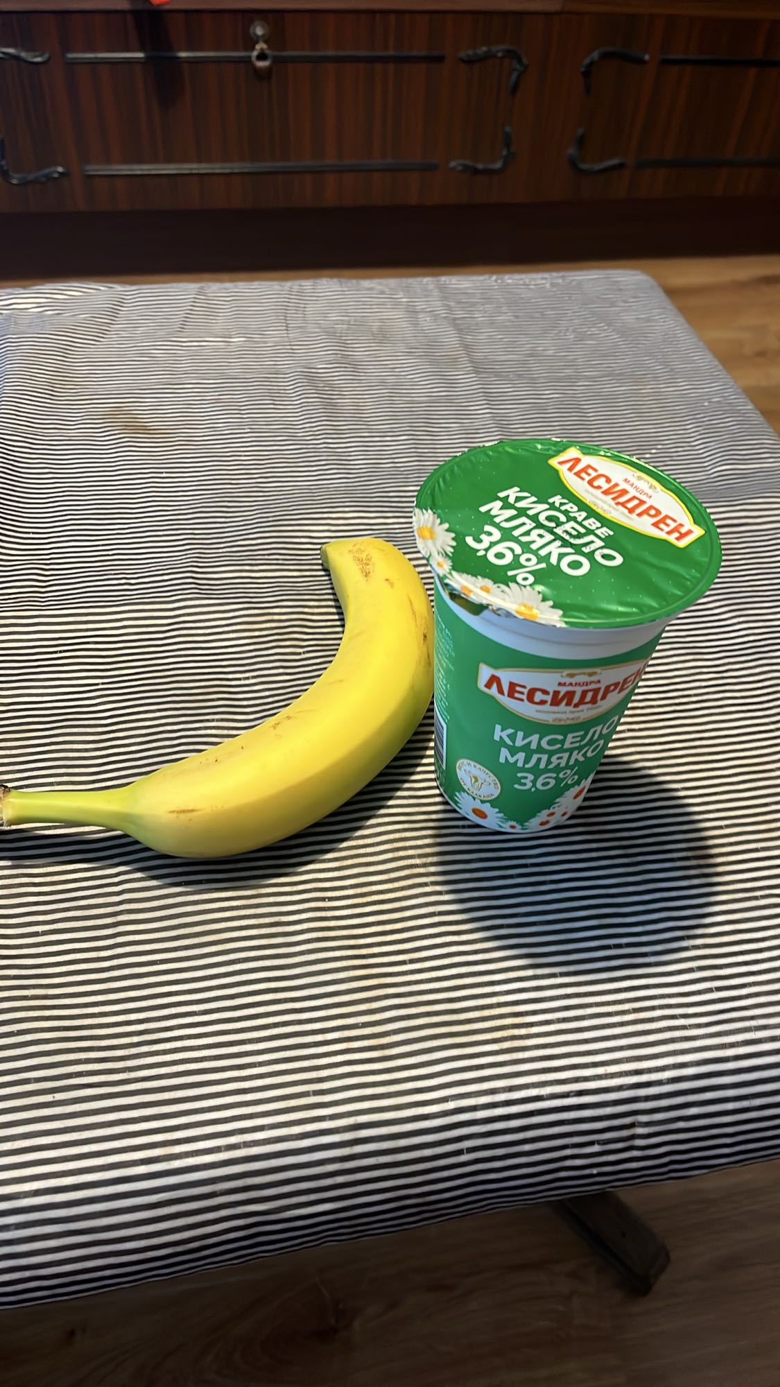 Банан с кисело мляко