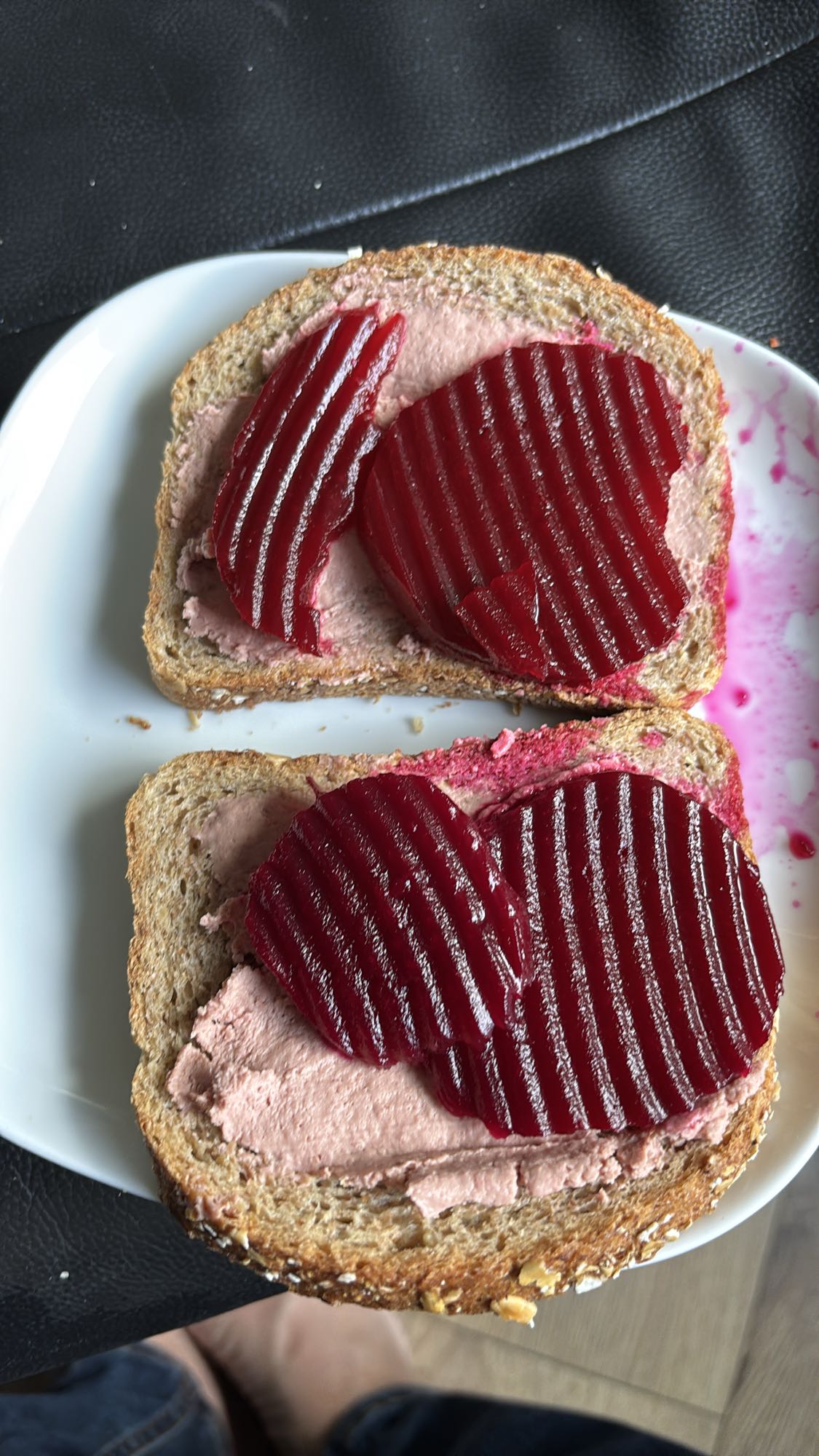 Leverpostei og rødbettoast