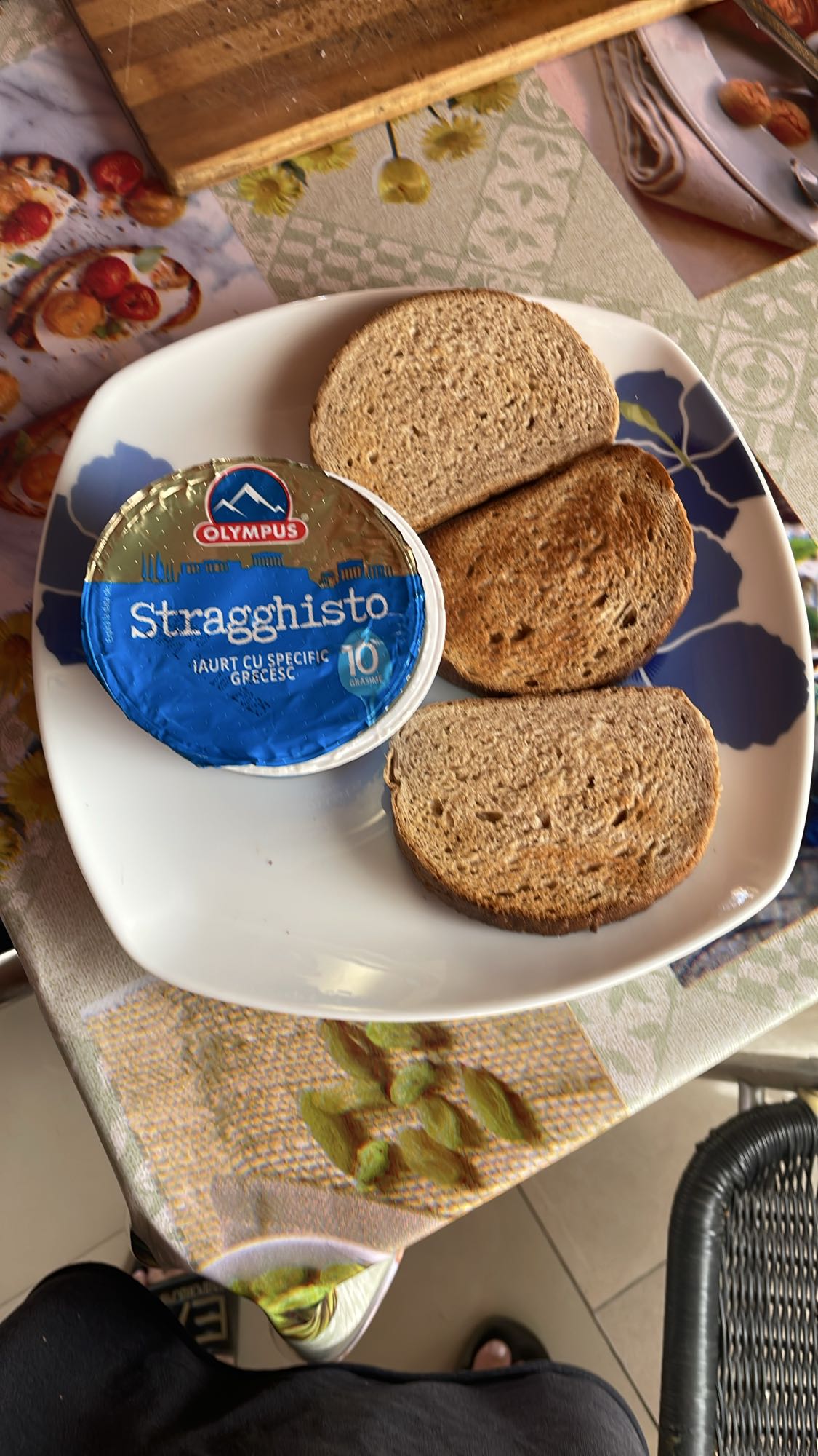 Iaurt grecesc cu pâine