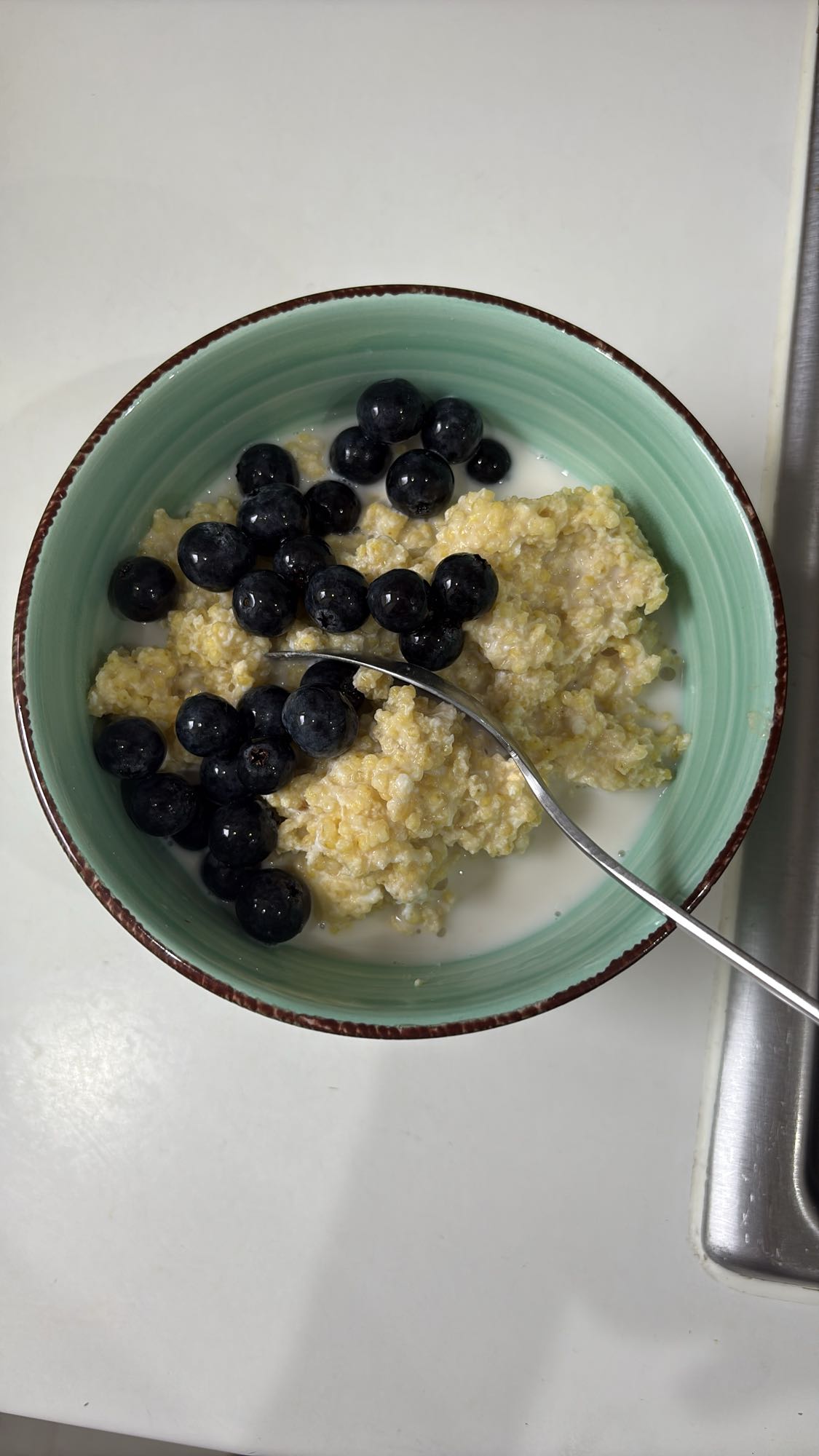 Millet porridge with blueberries