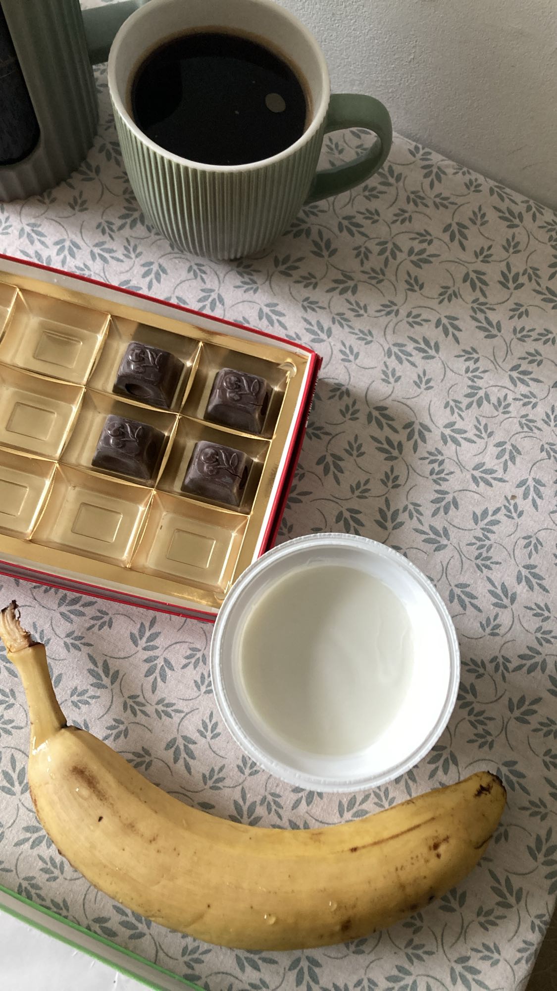 Banana, yogurt & chocolate