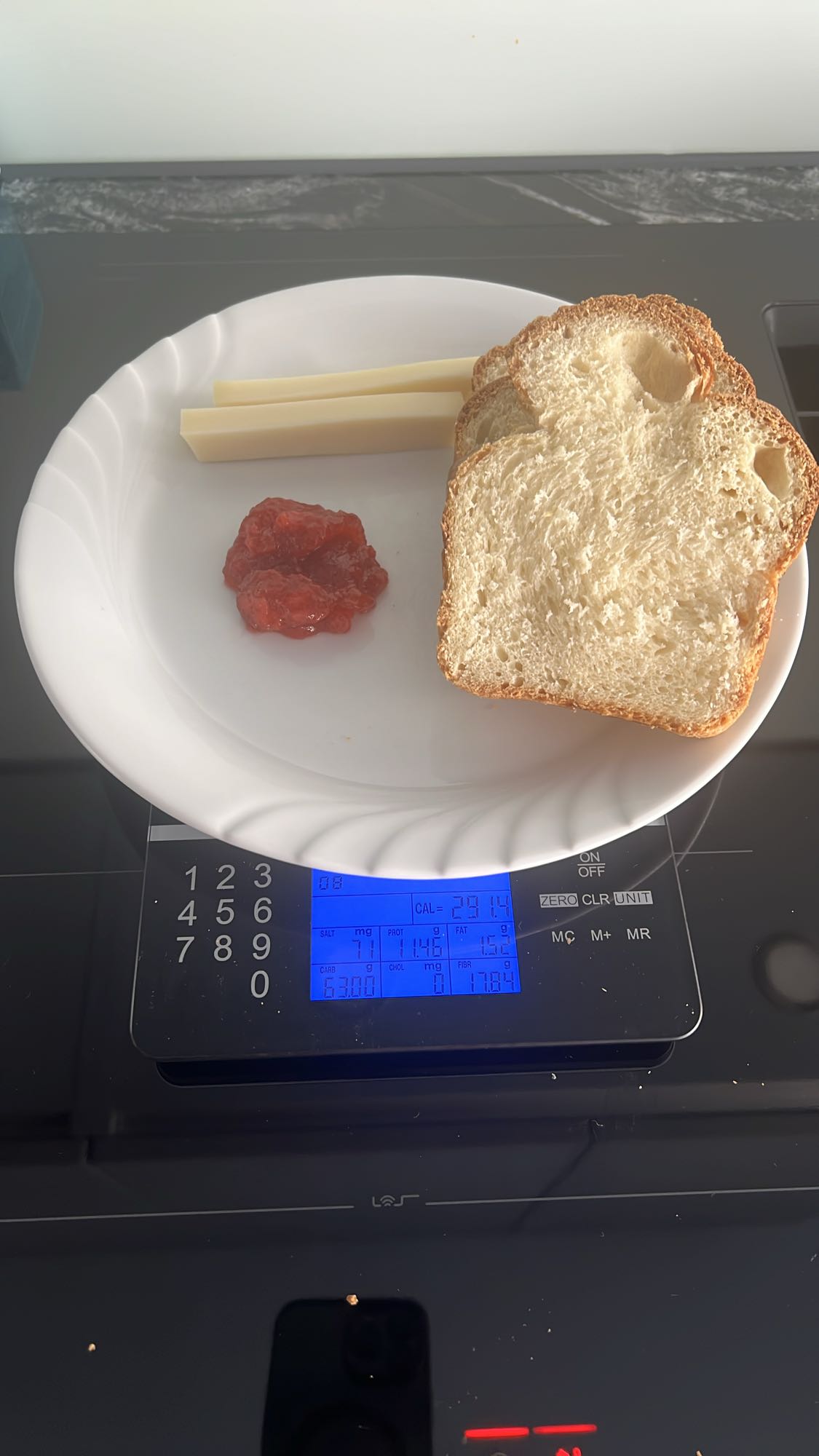 Kaas en brood ontbijt